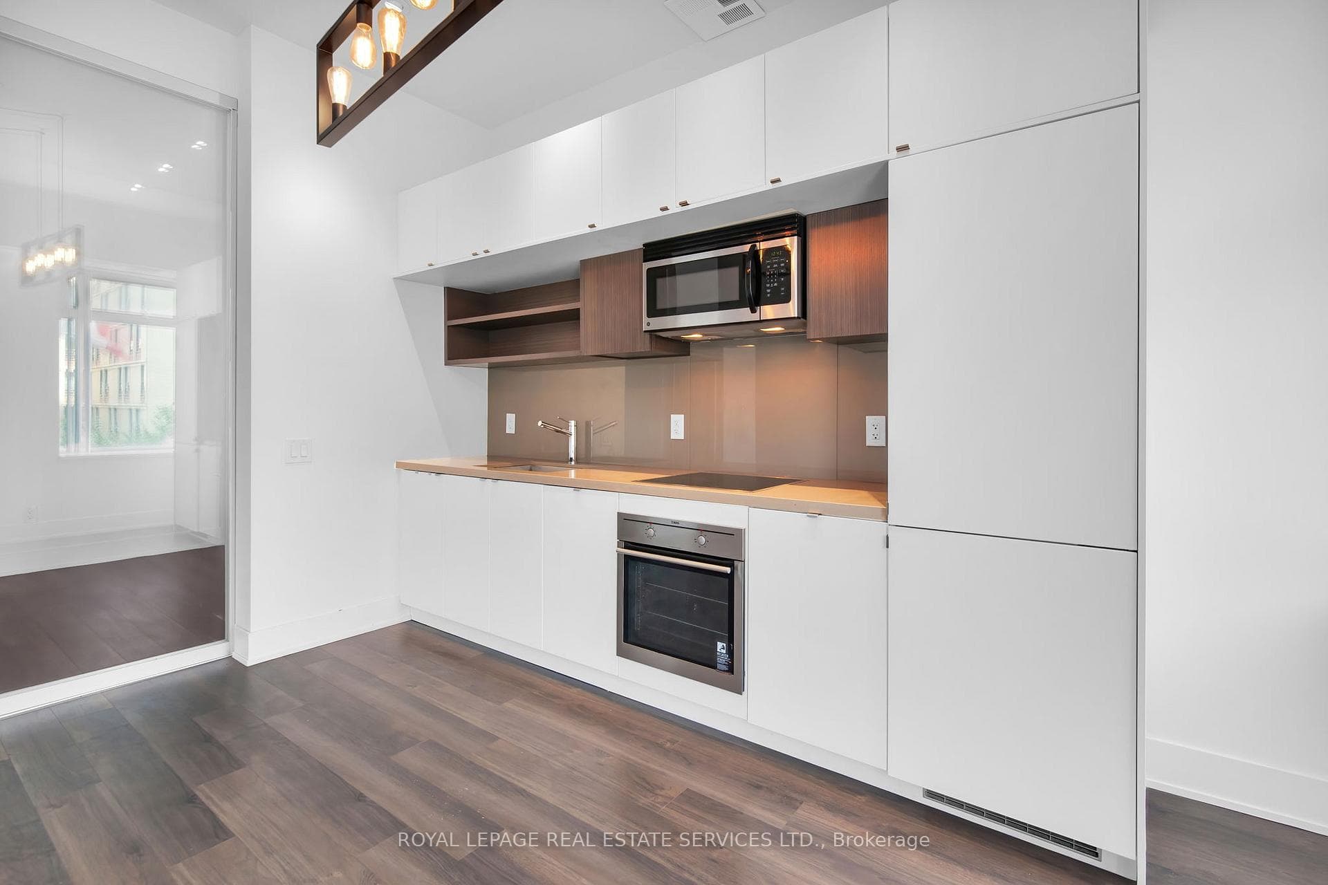 111 St Clair Avenue Unit 402 photo 4