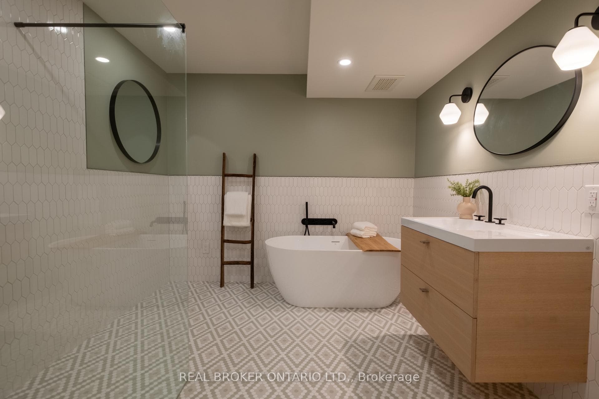 156 Galley Avenue photo 40