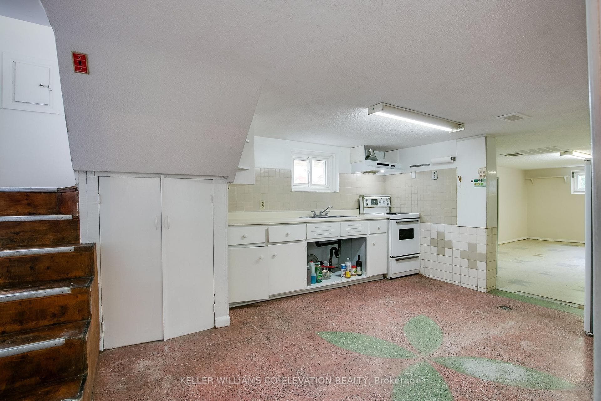 76 Algoma Street photo 24