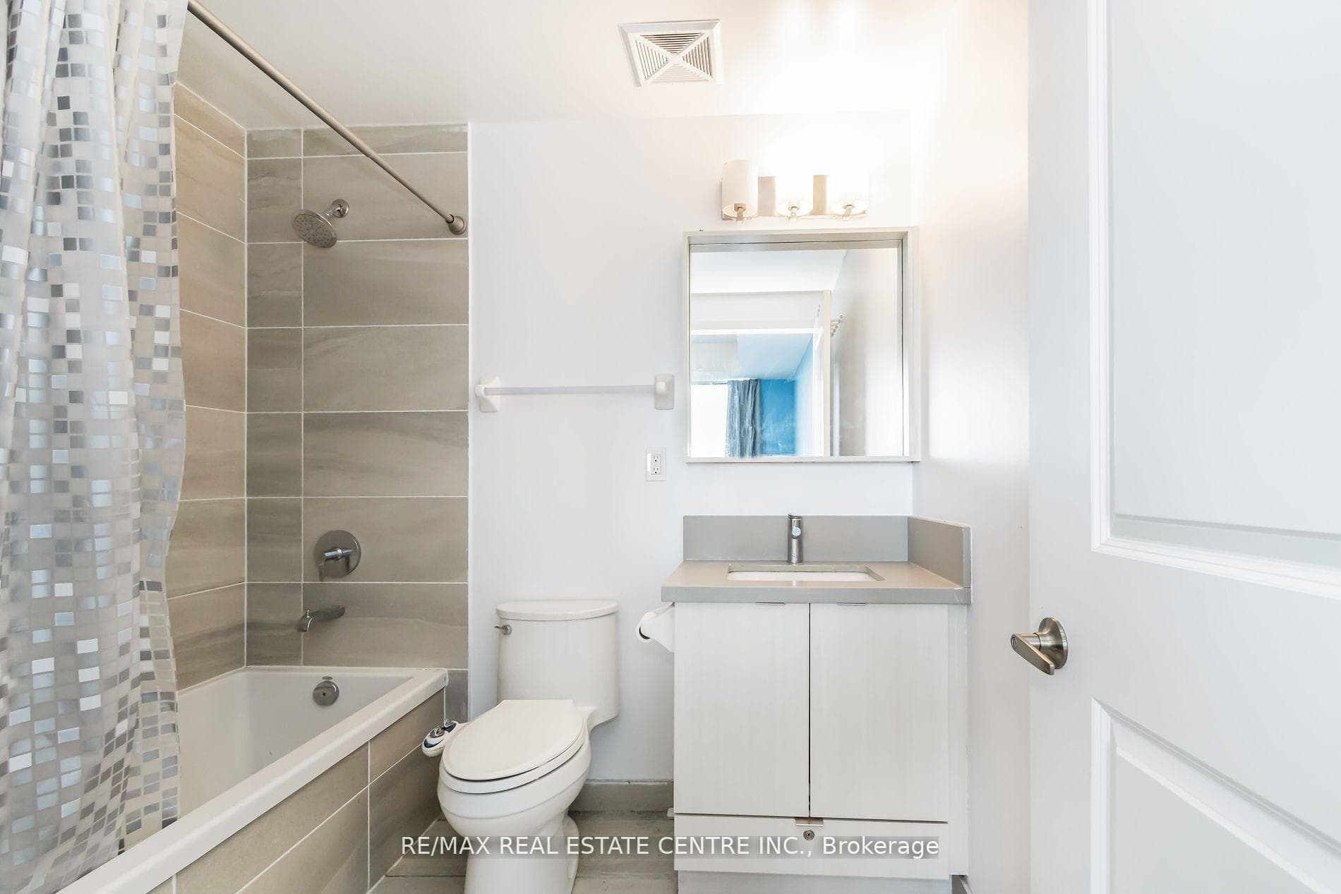 4699 Glen Erin Drive Unit 1808 photo 16