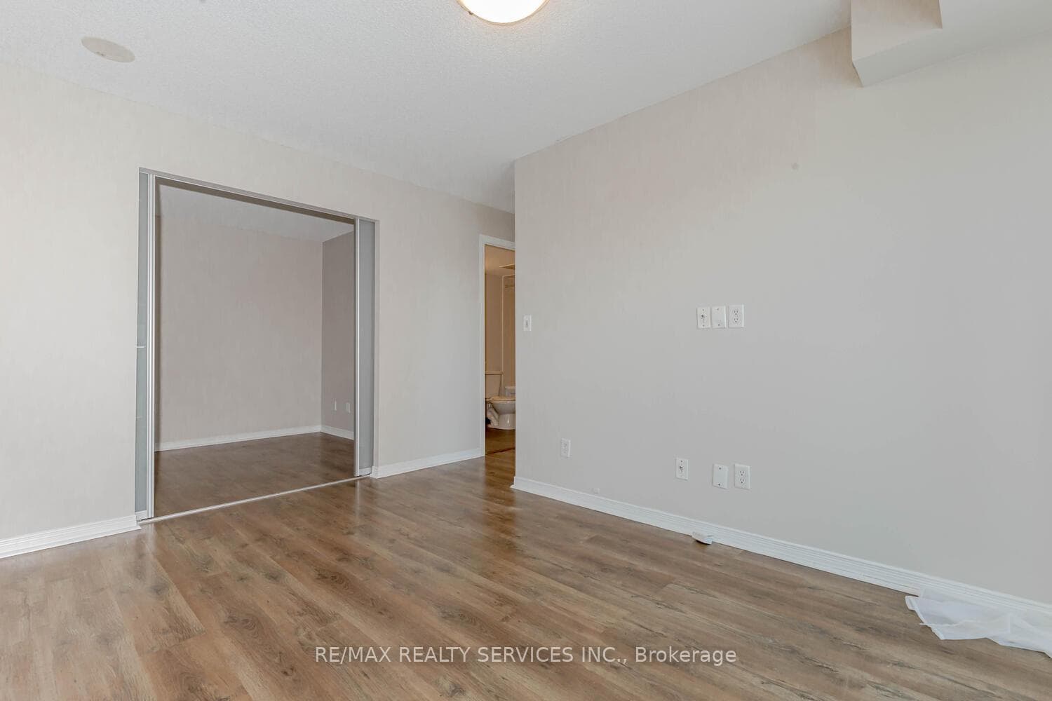 215 Queen Street Unit 808 photo 12