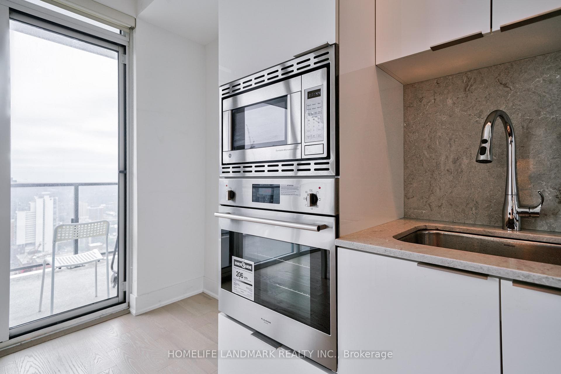 955 Bay Street Unit 3801 photo 4