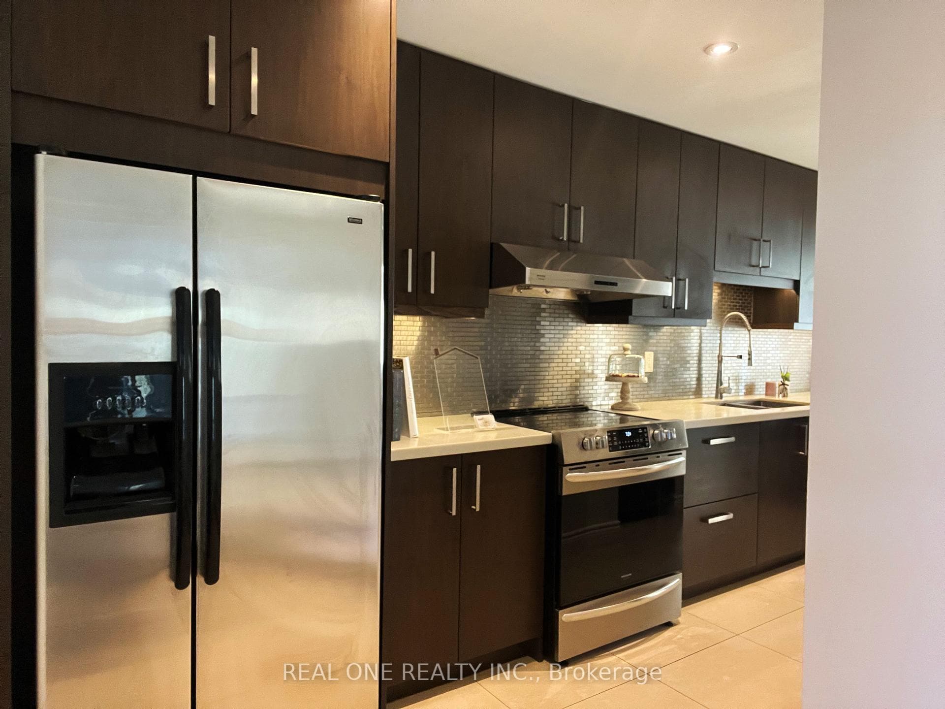 74 Eagleview Crescent photo 4