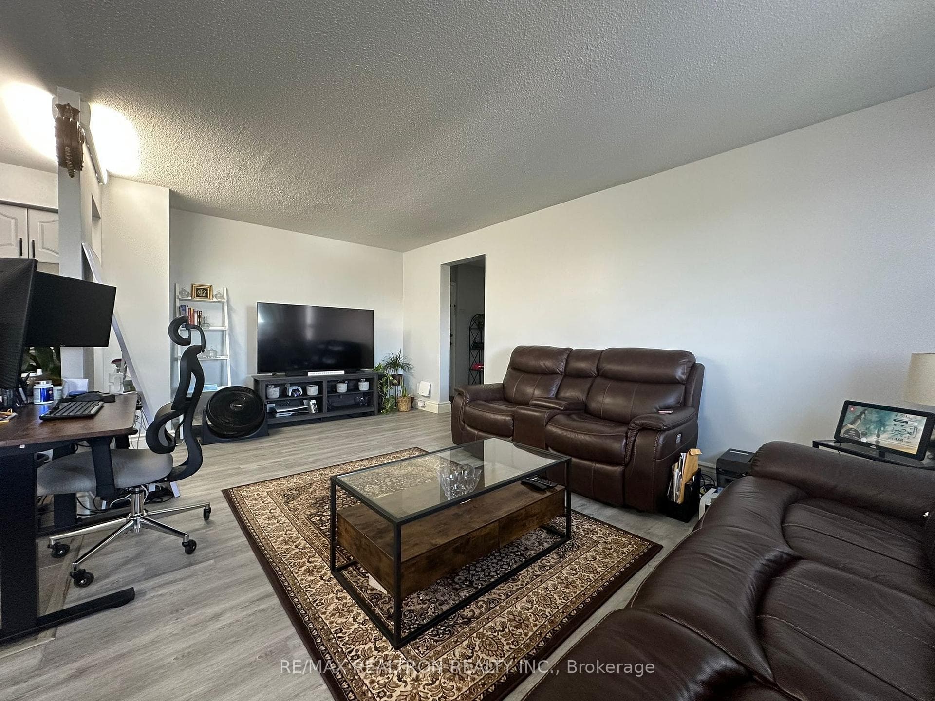 100 Leeward Glenway Unit 1401 photo 4
