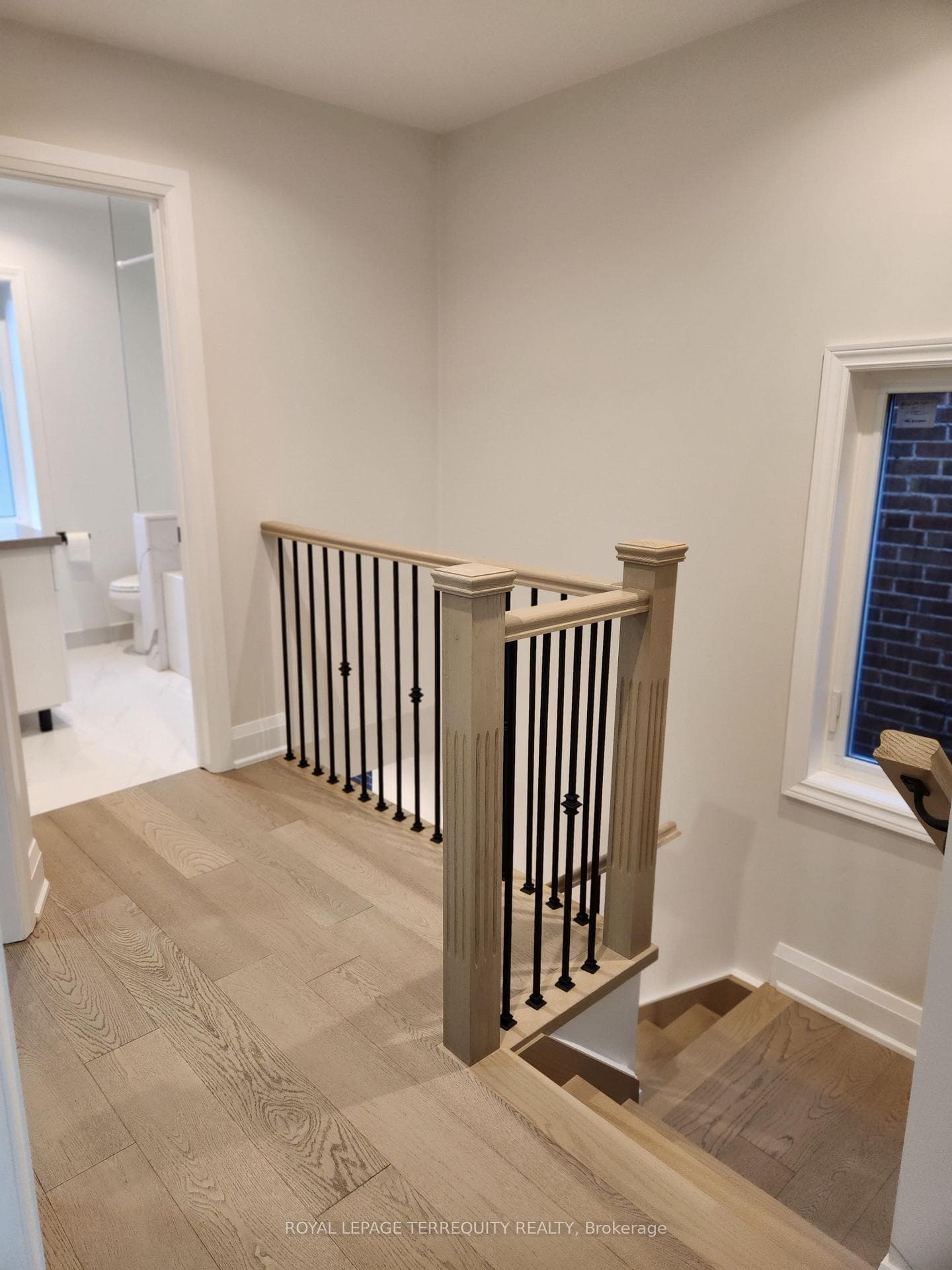 341 Lawrence Avenue photo 15