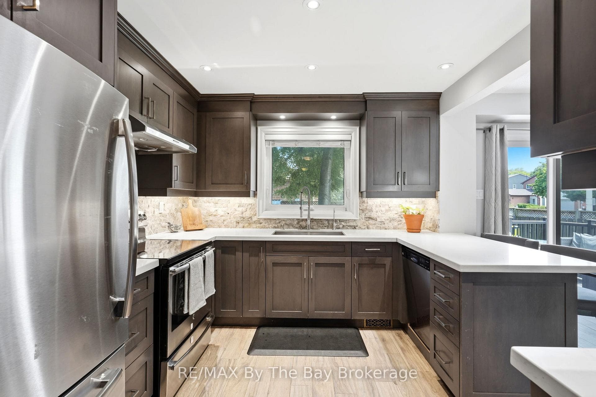 291 Woodlawn Crescent photo 11