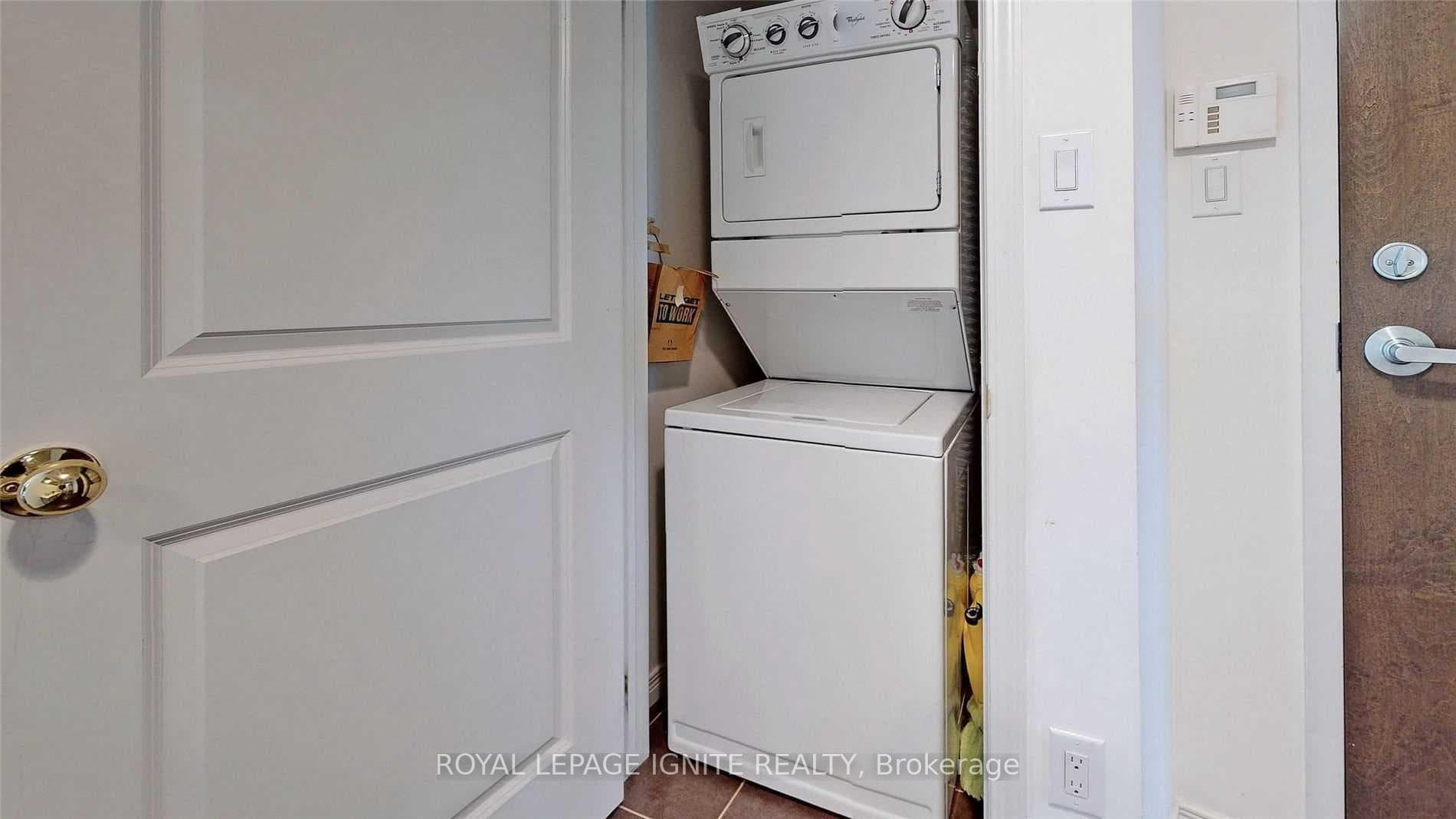 9 George Street Unit 1802 photo 32