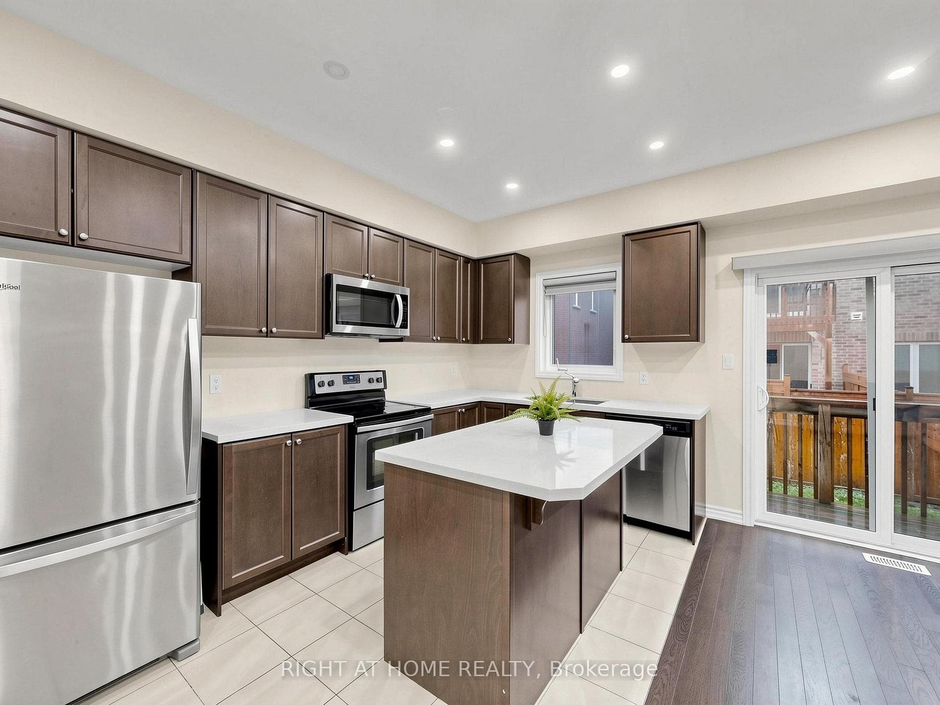 124 Mosaic Drive photo 13
