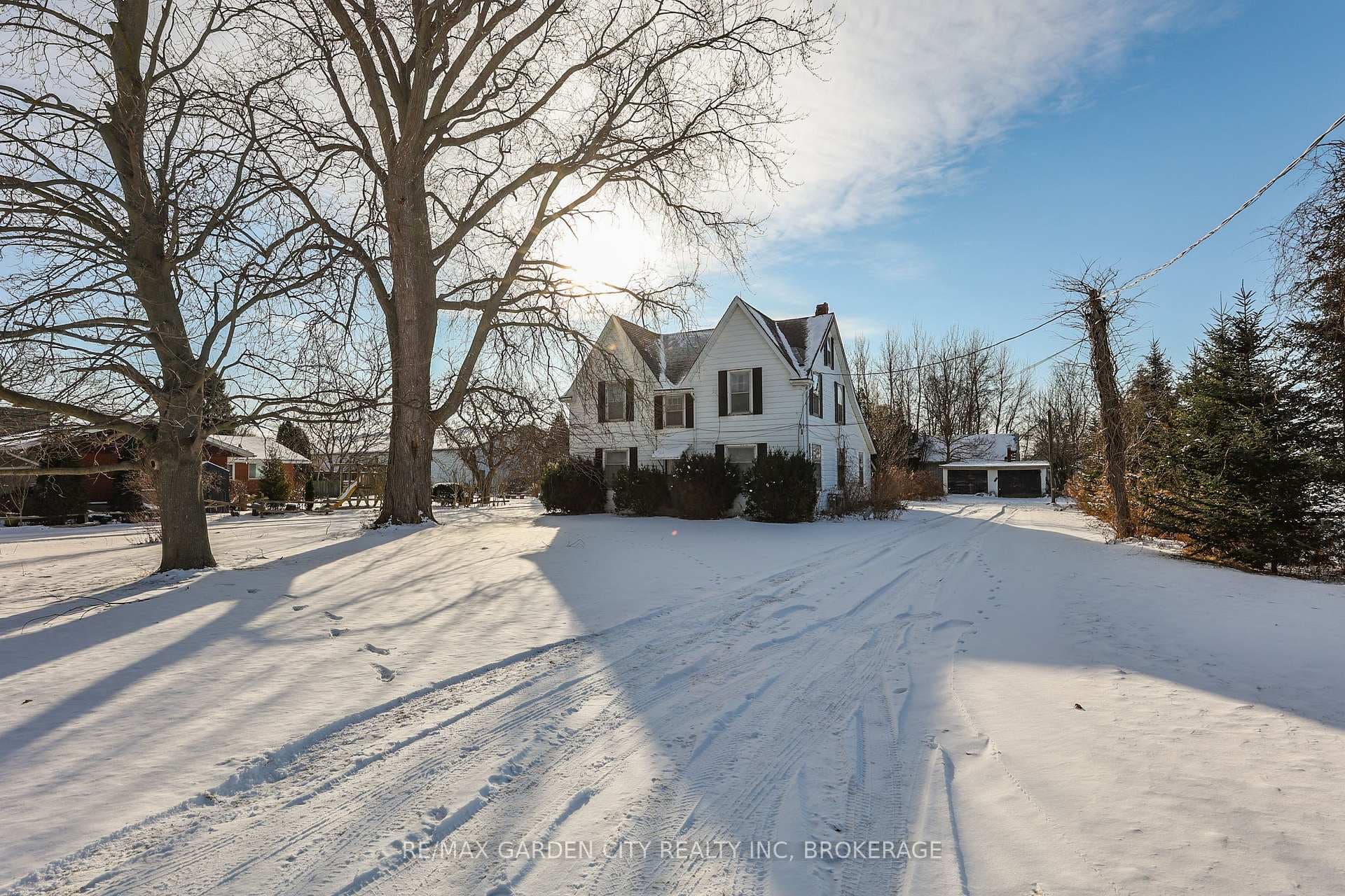 1013 Lakeshore Road photo 4