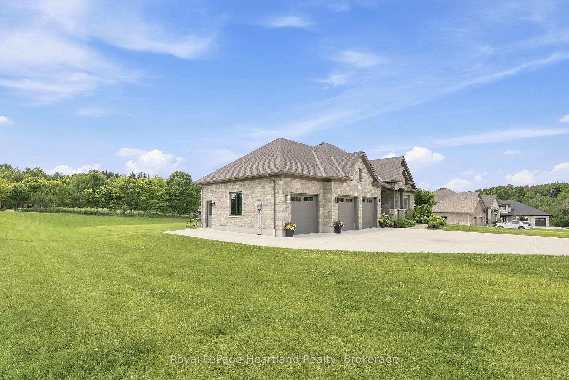 129 Sharron Court photo 37