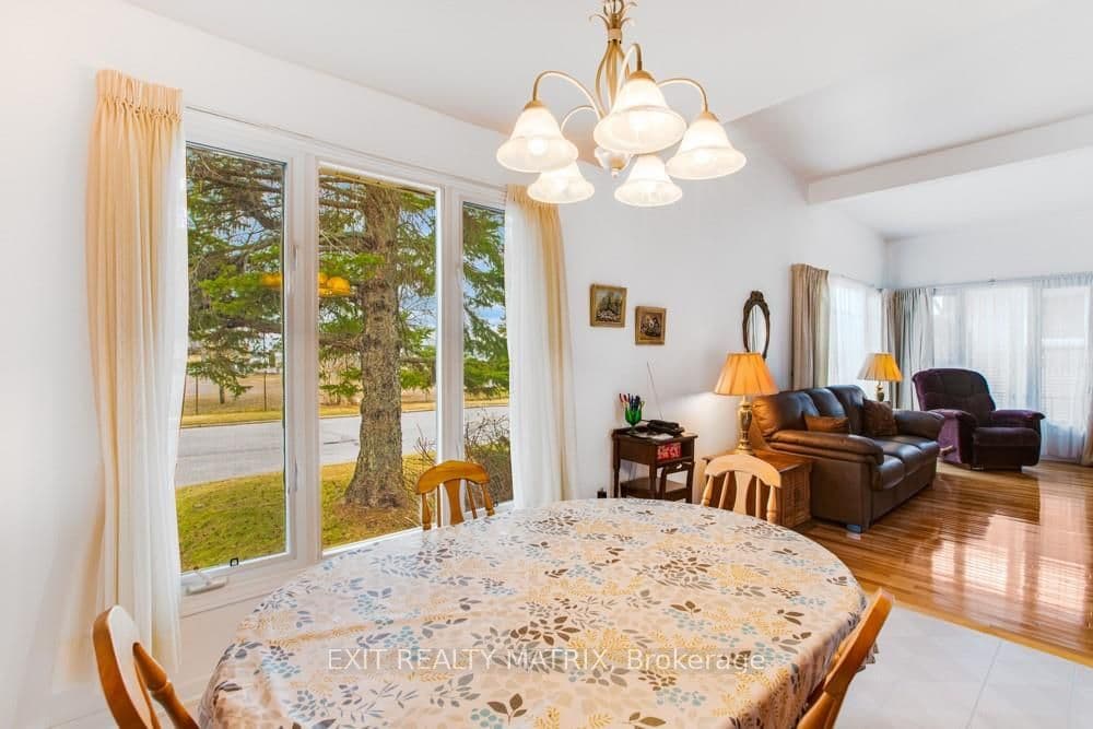 415 DUFFERIN Street photo 11