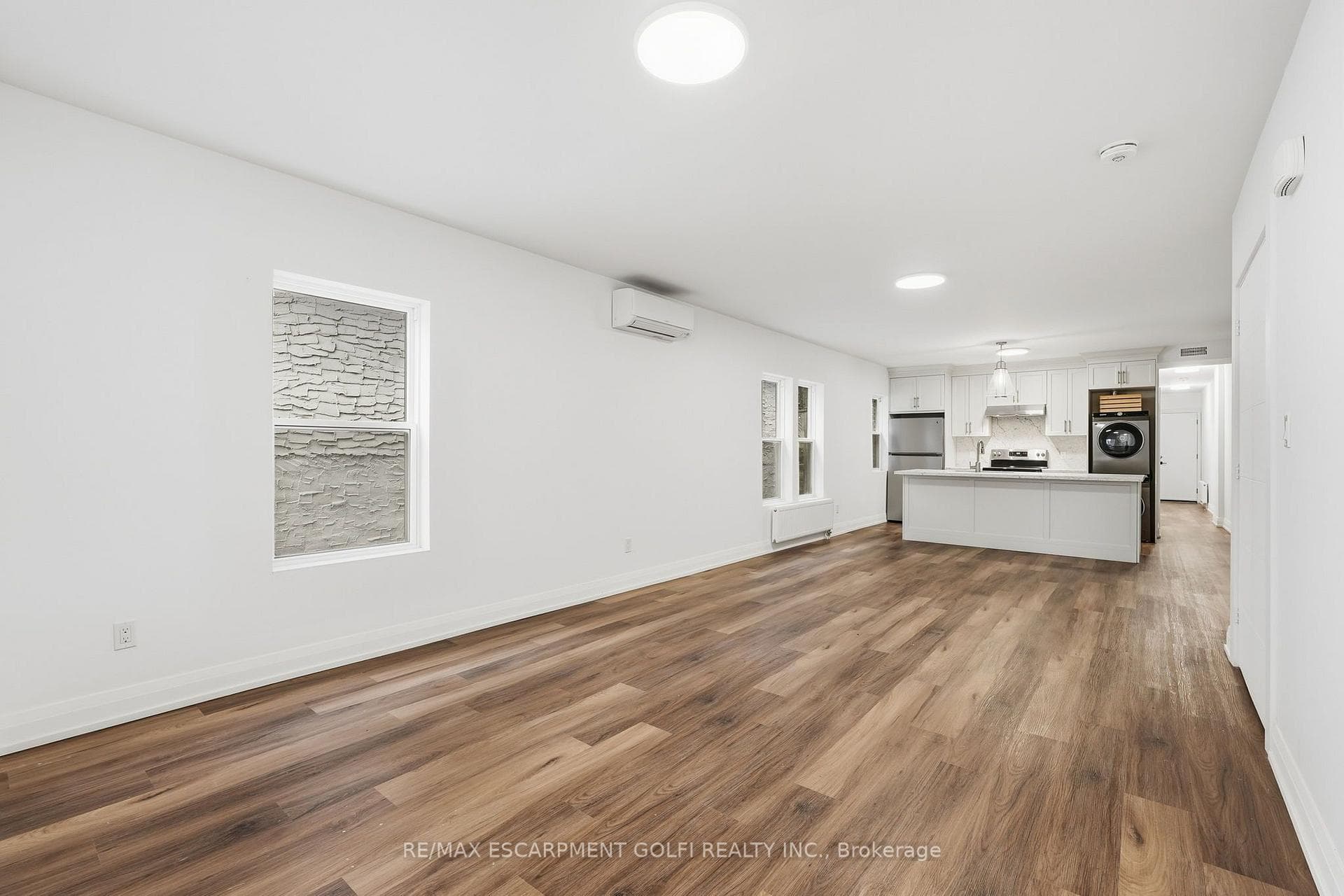 4876 SIMCOE Street Unit 1 photo 3
