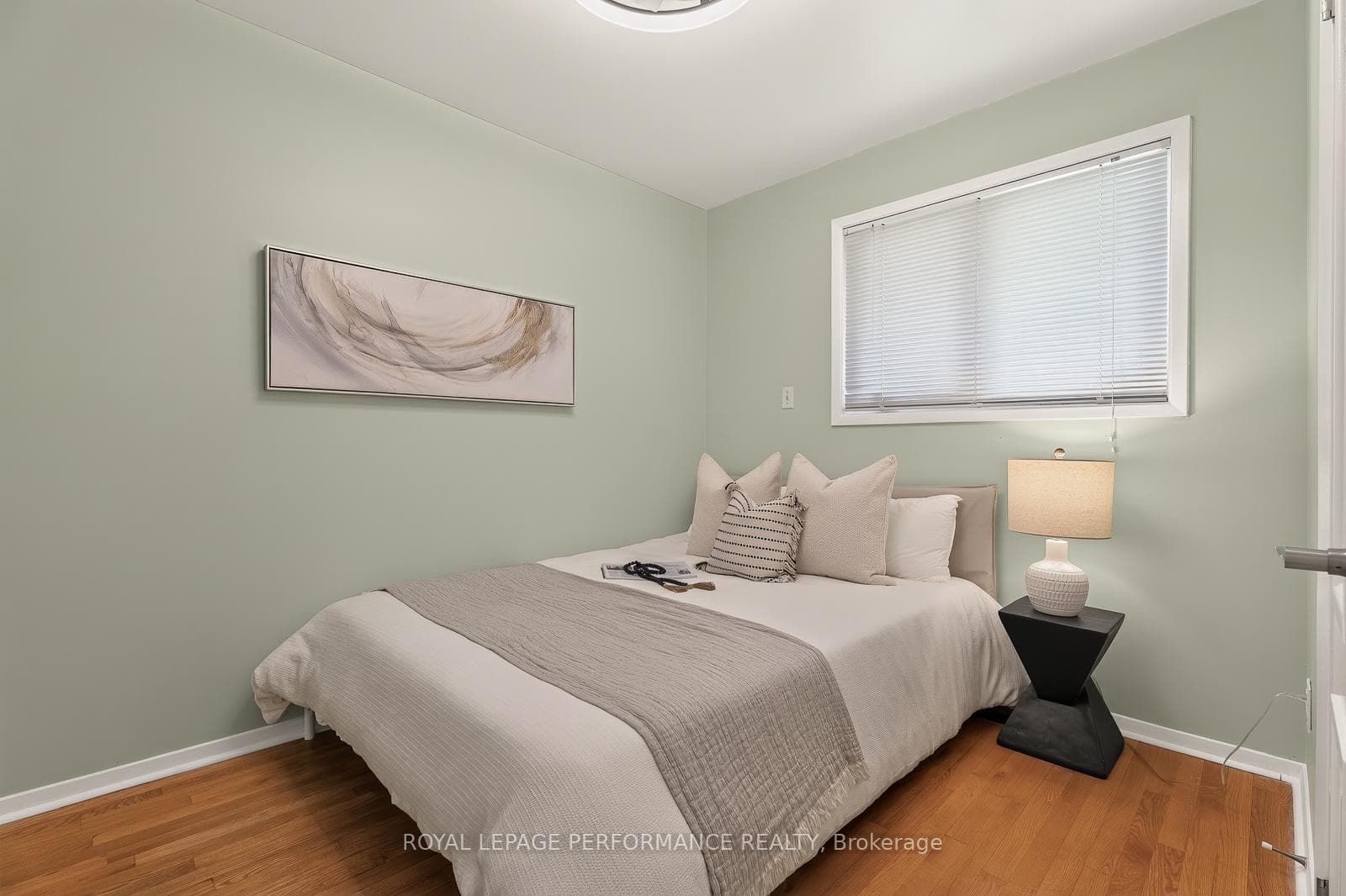 898 Charleswood Avenue photo 16