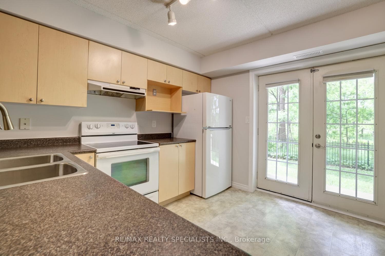 1490 Bishops Gate Unit 107 photo 23