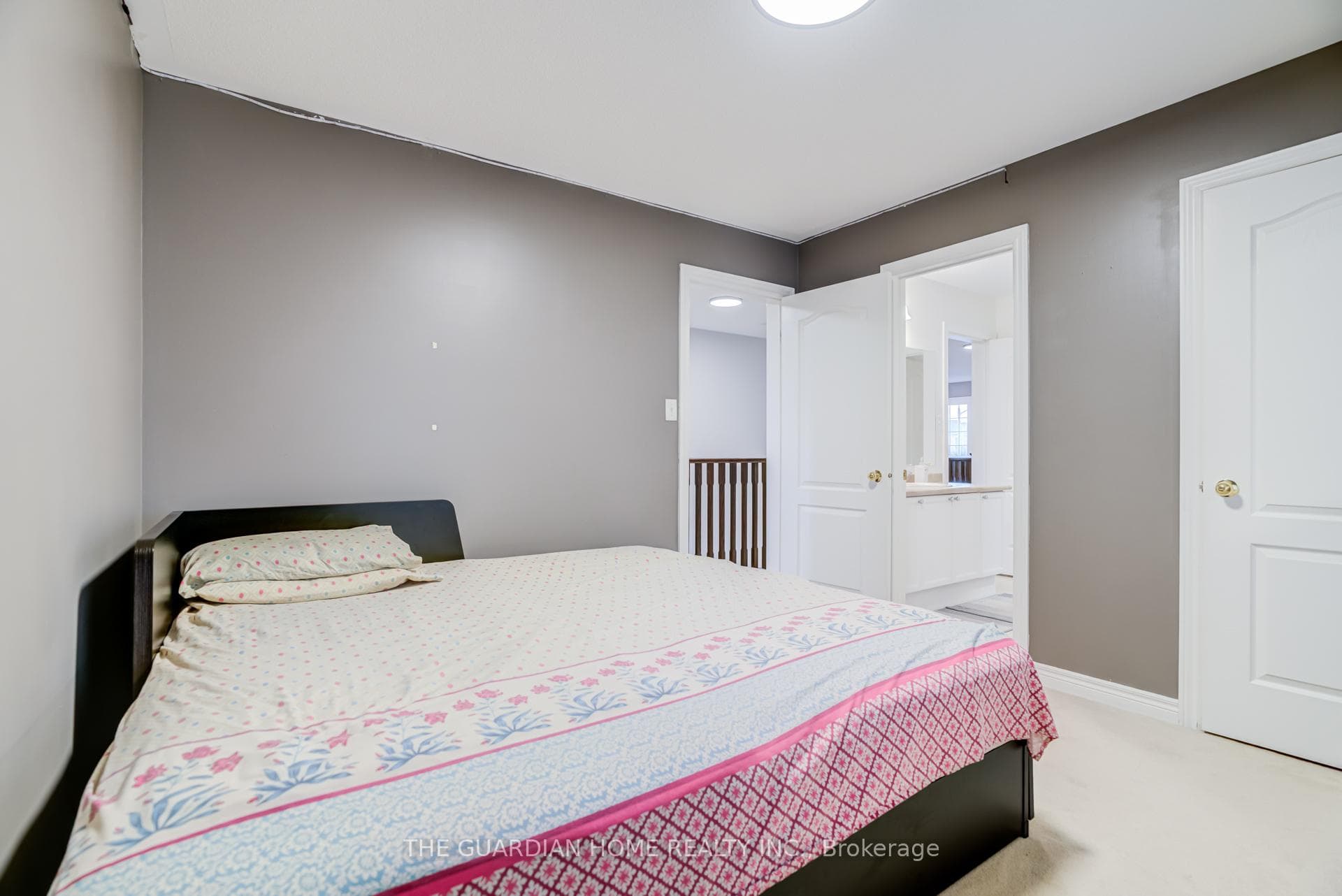 1214 Harlstone Crescent photo 43
