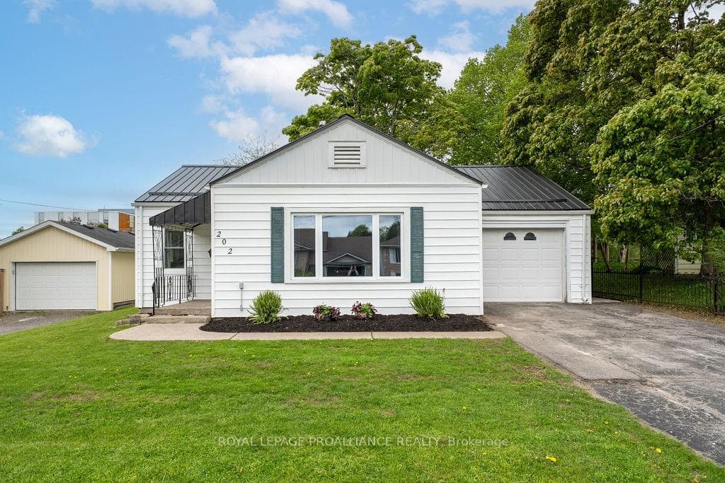 202 Maclellan Avenue photo 6
