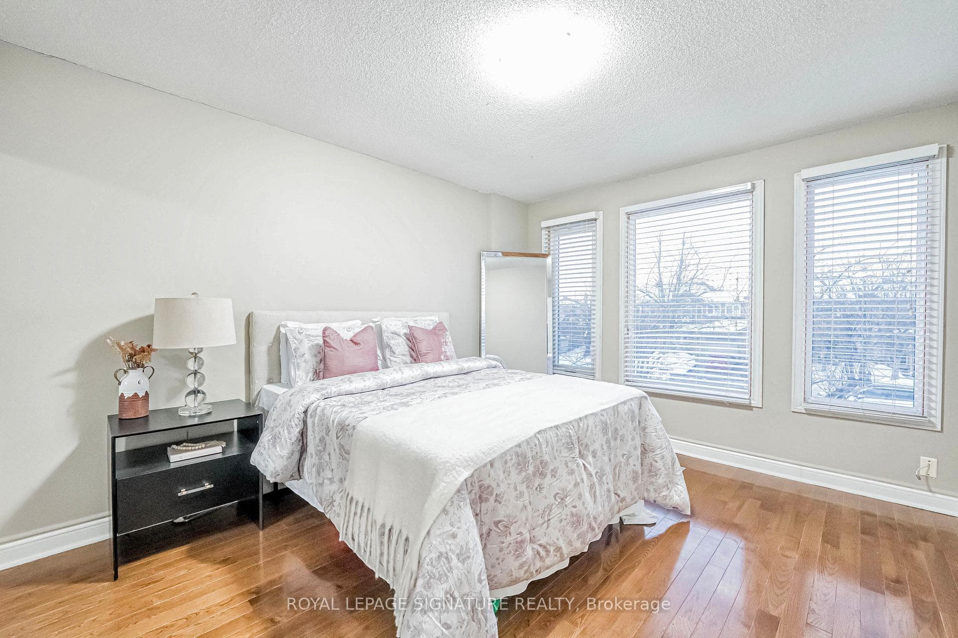 554 Galaxy Court photo 31