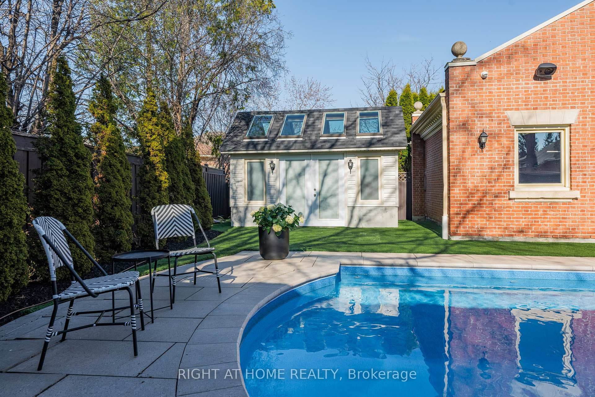 40 Oatlands Crescent photo 34