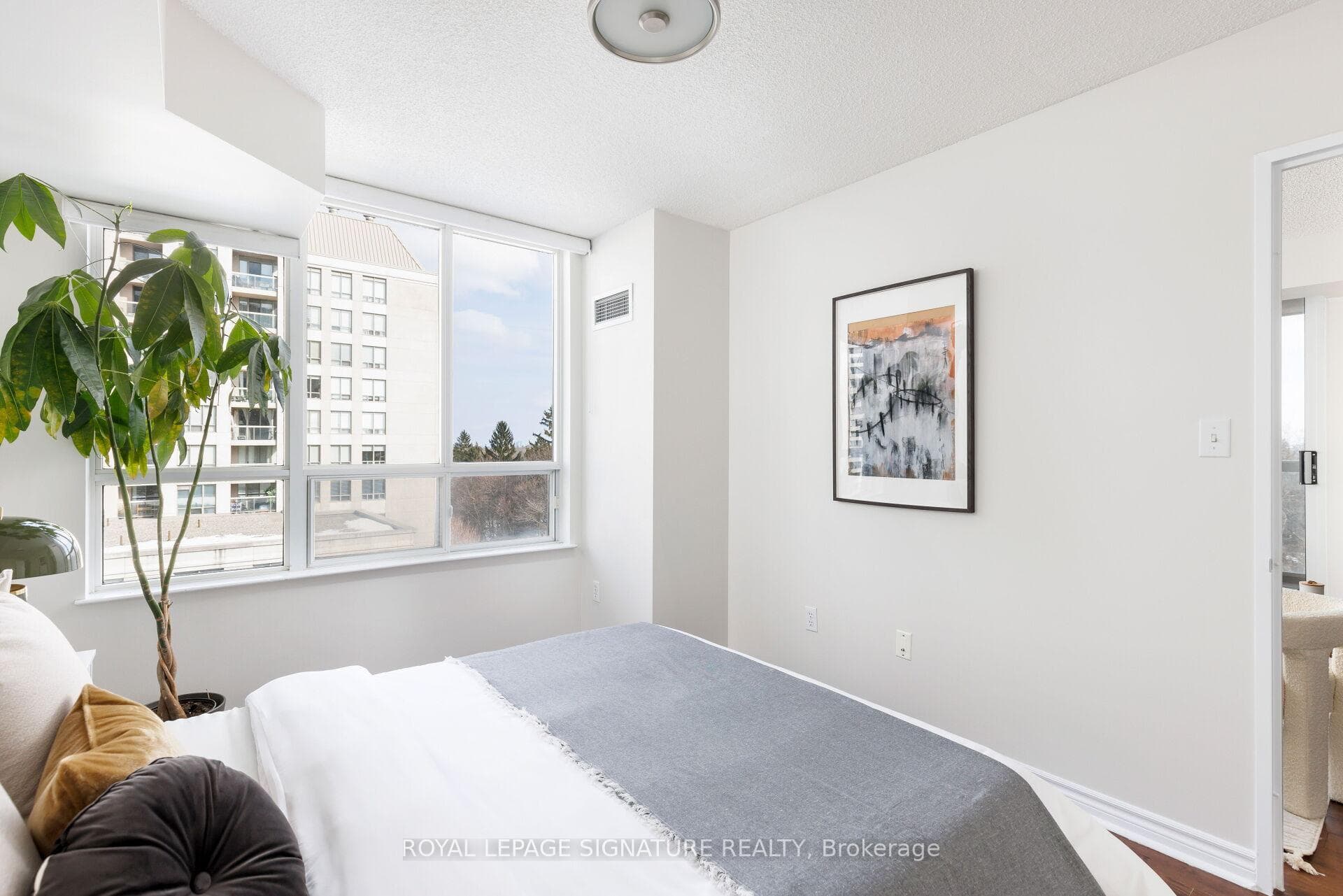 225 Merton Street Unit 805 photo 15