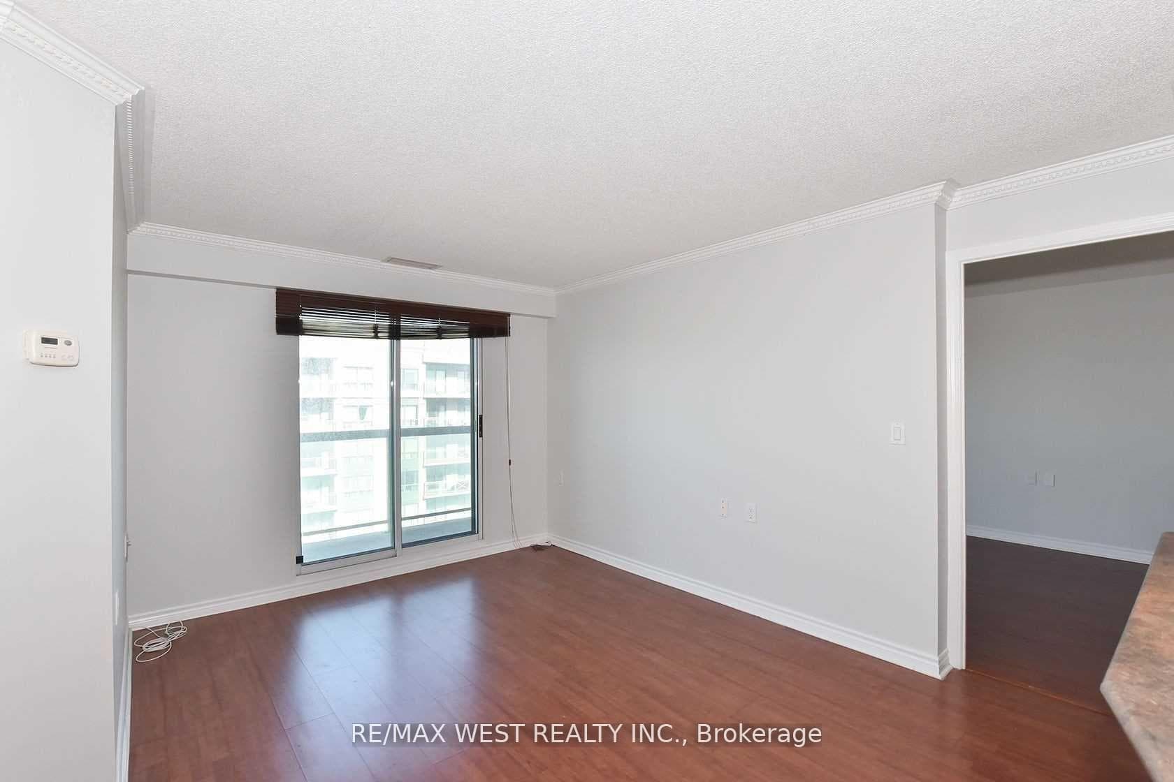 935 Sheppard Avenue Unit PH810 photo 11