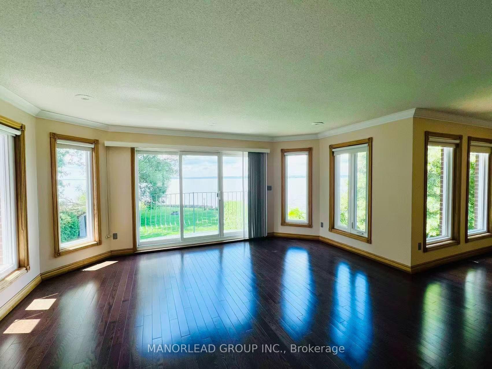 42 Metropolitan Crescent photo 2