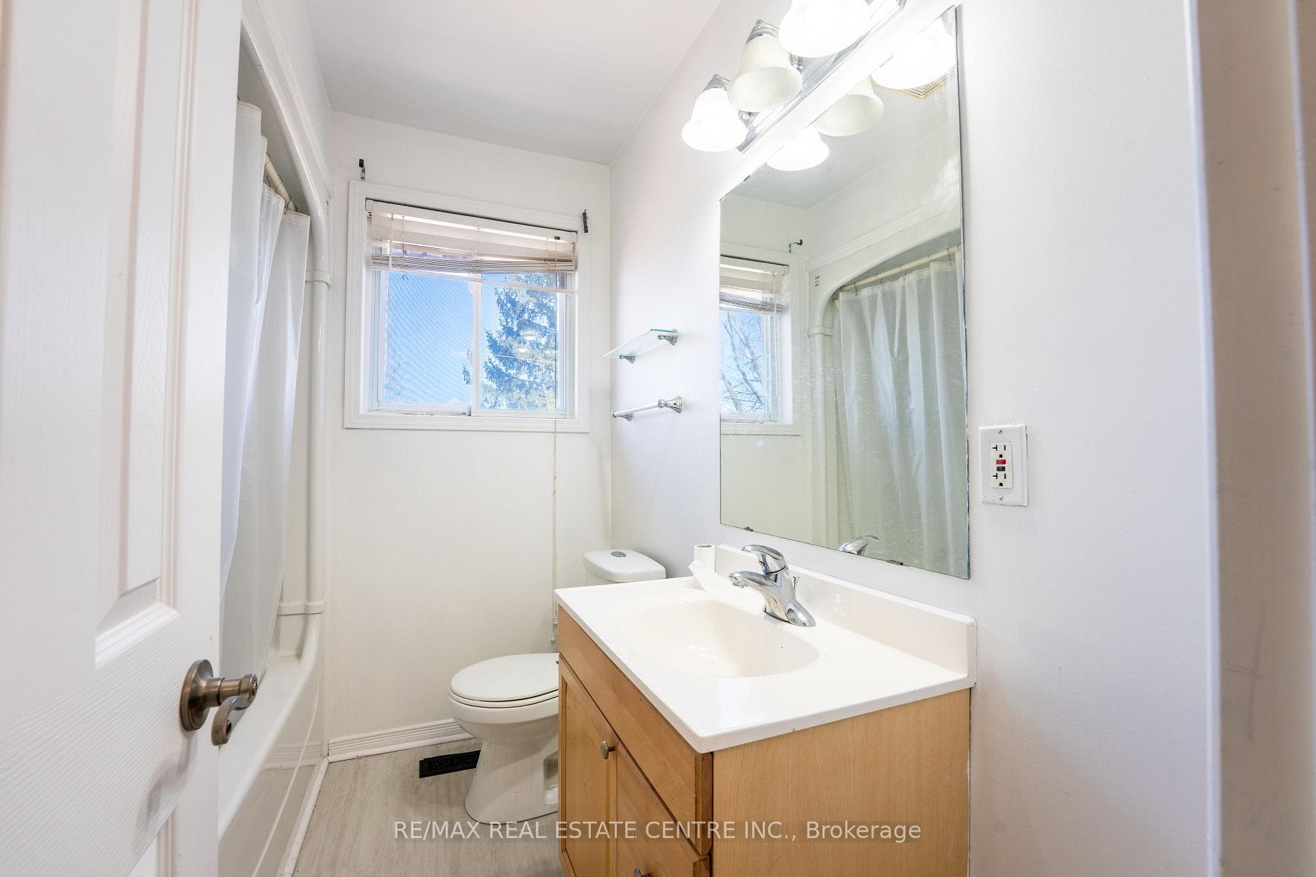 231 Perth Street photo 9