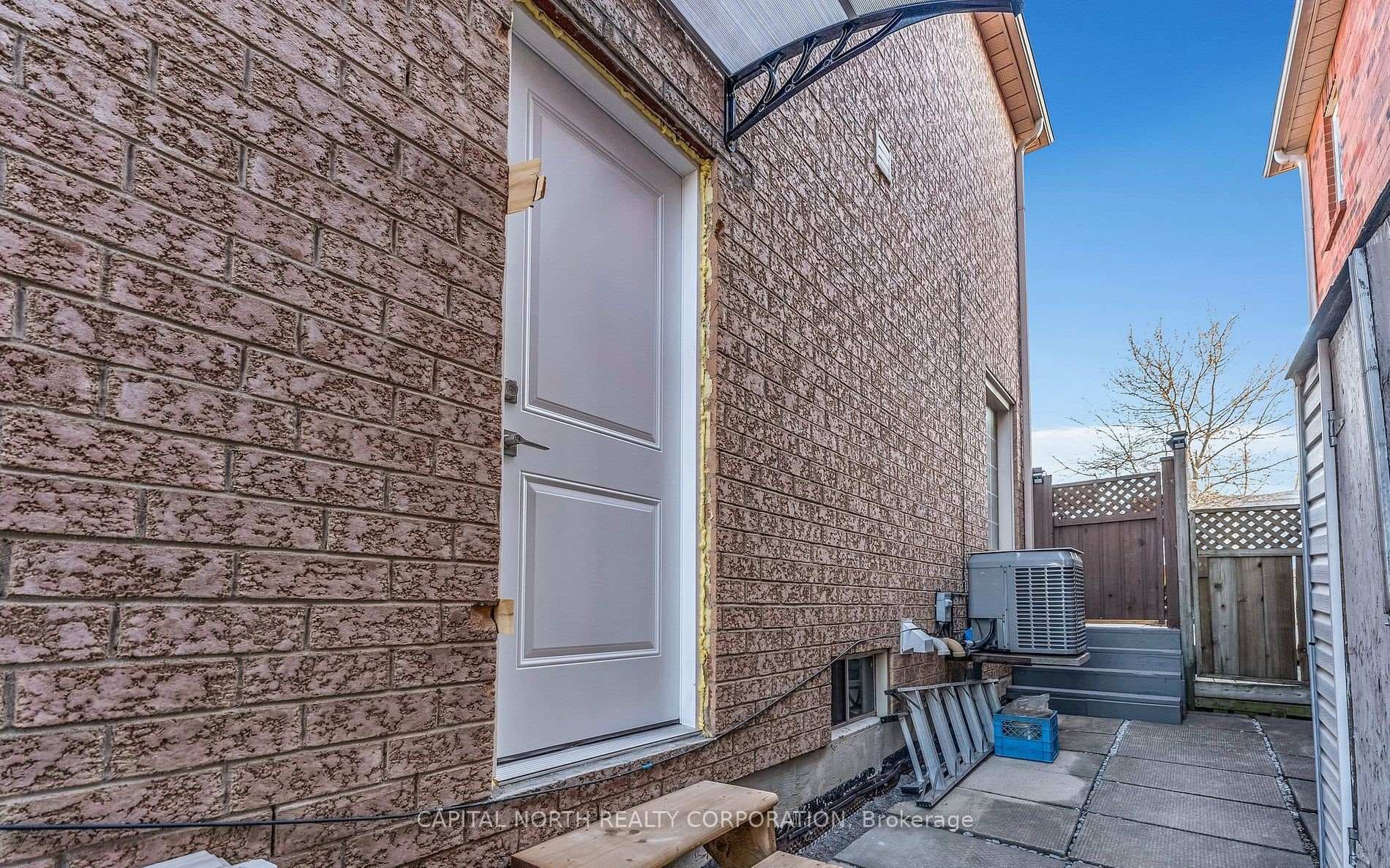 66 Waterbury Street photo 11