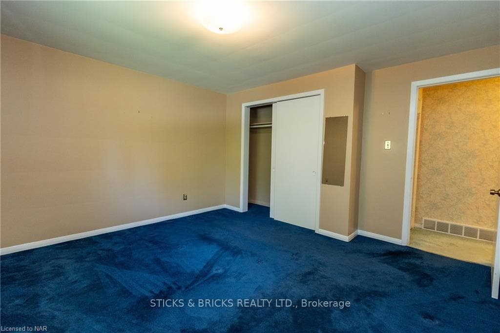 3553 VALOUR Crescent photo 20