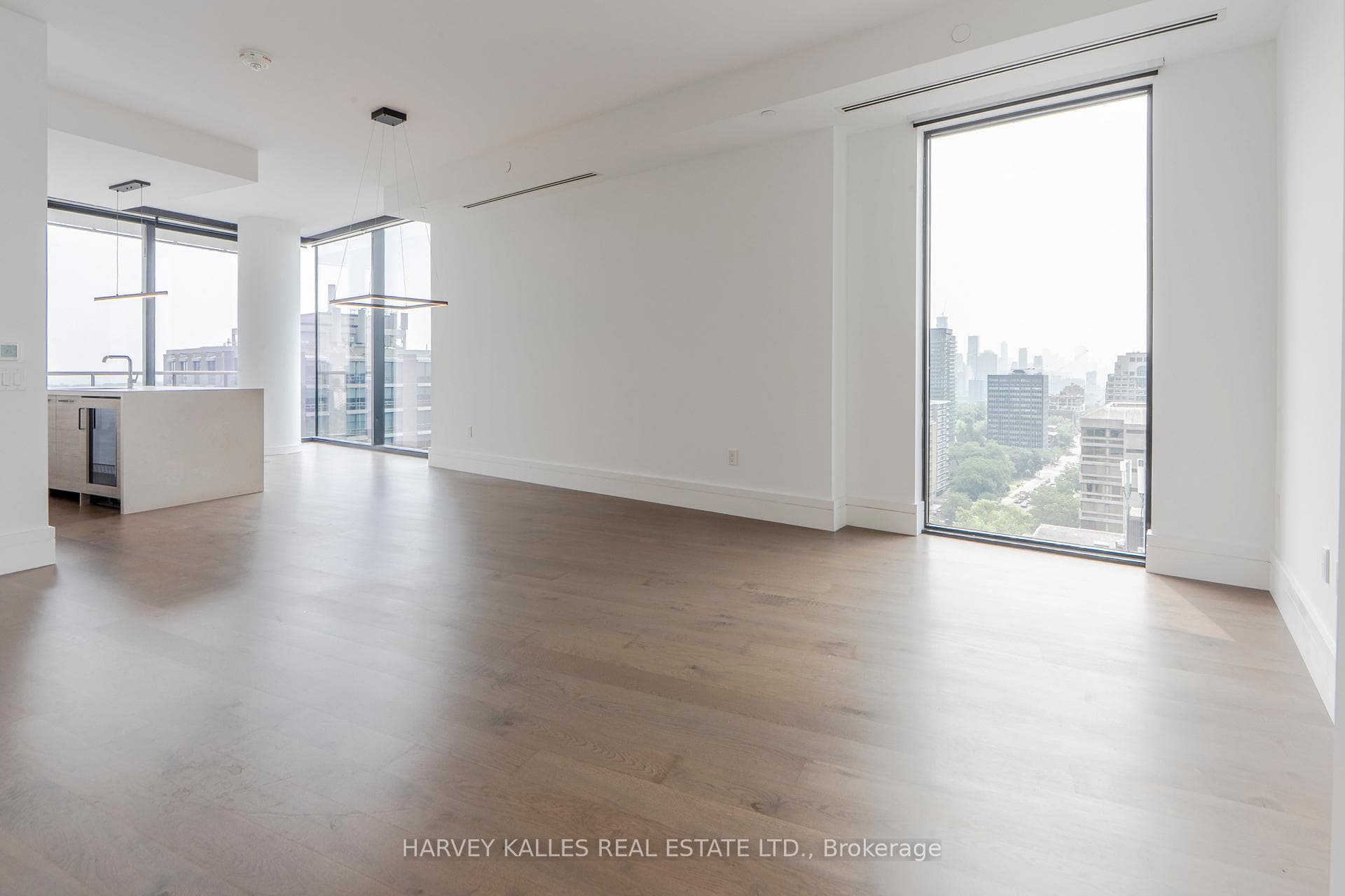 215 Lonsdale Road Unit 1507 photo 2