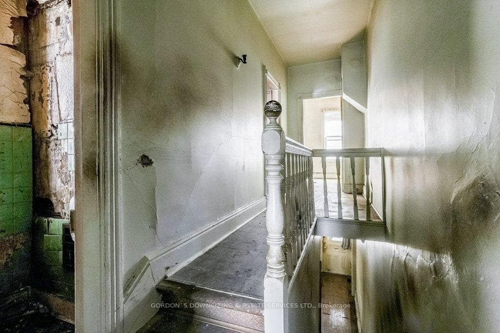 6 Paisley Avenue photo 16