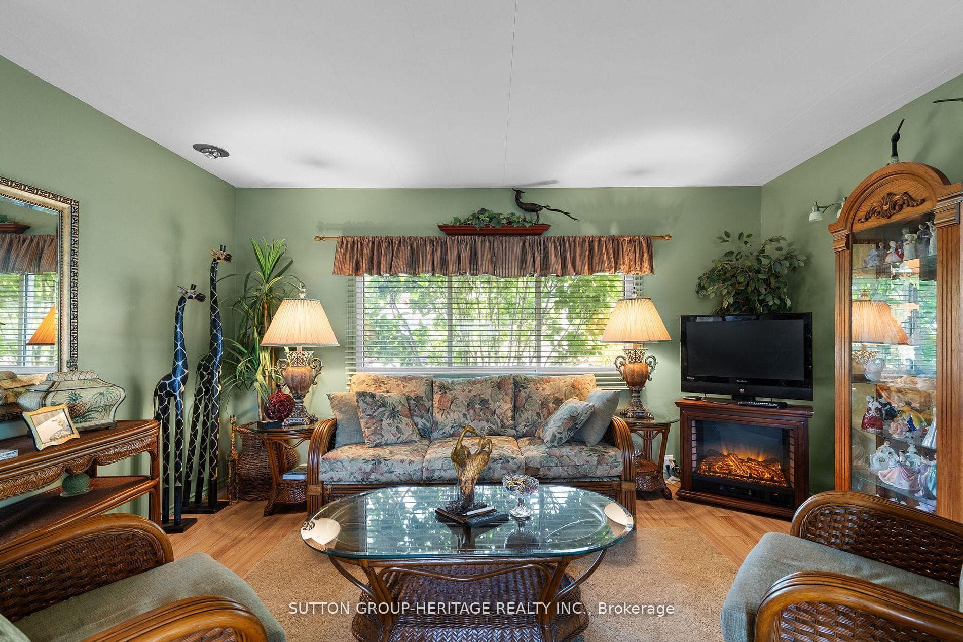 29 CAMERON Drive photo 10