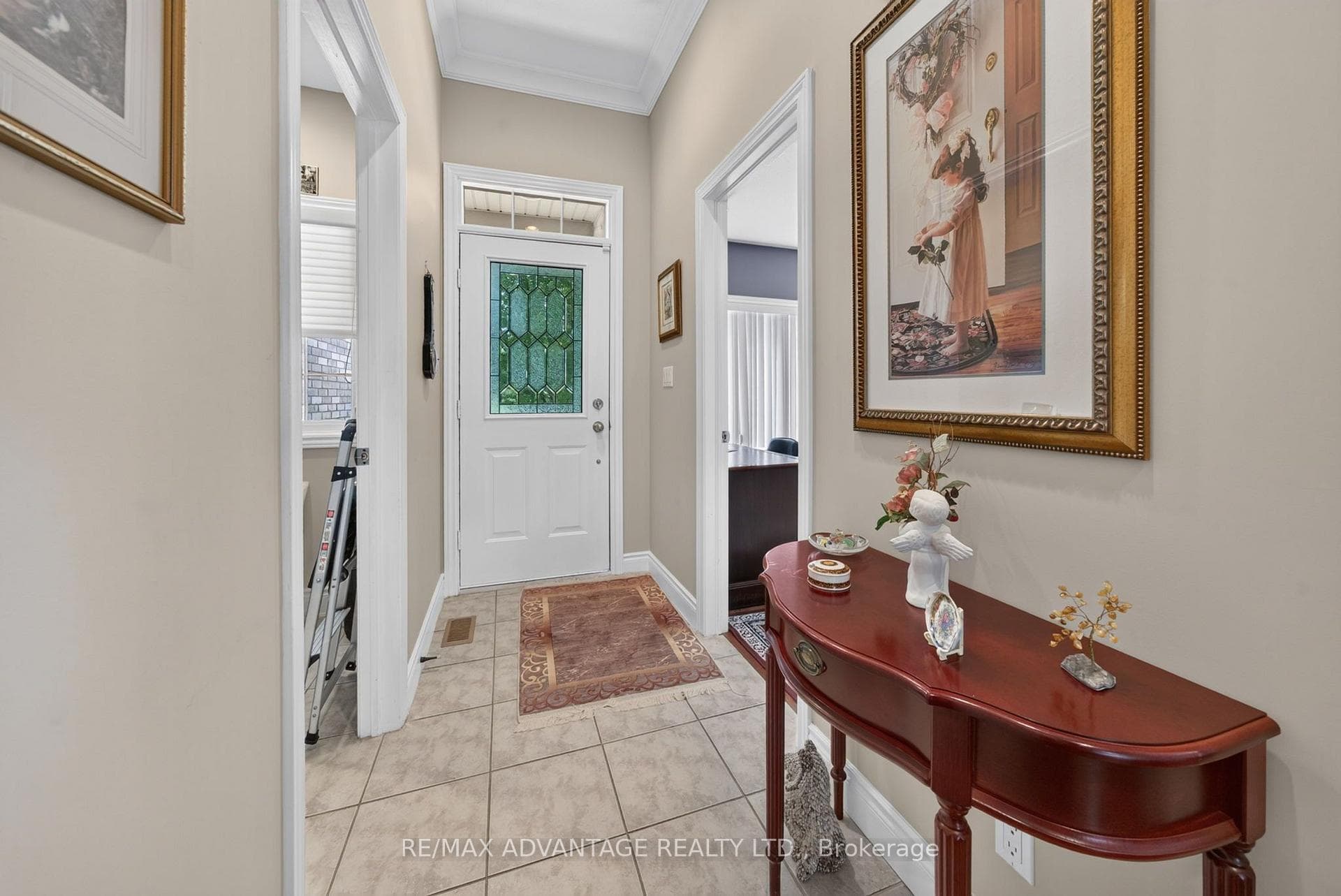 8 Willard Crescent photo 3