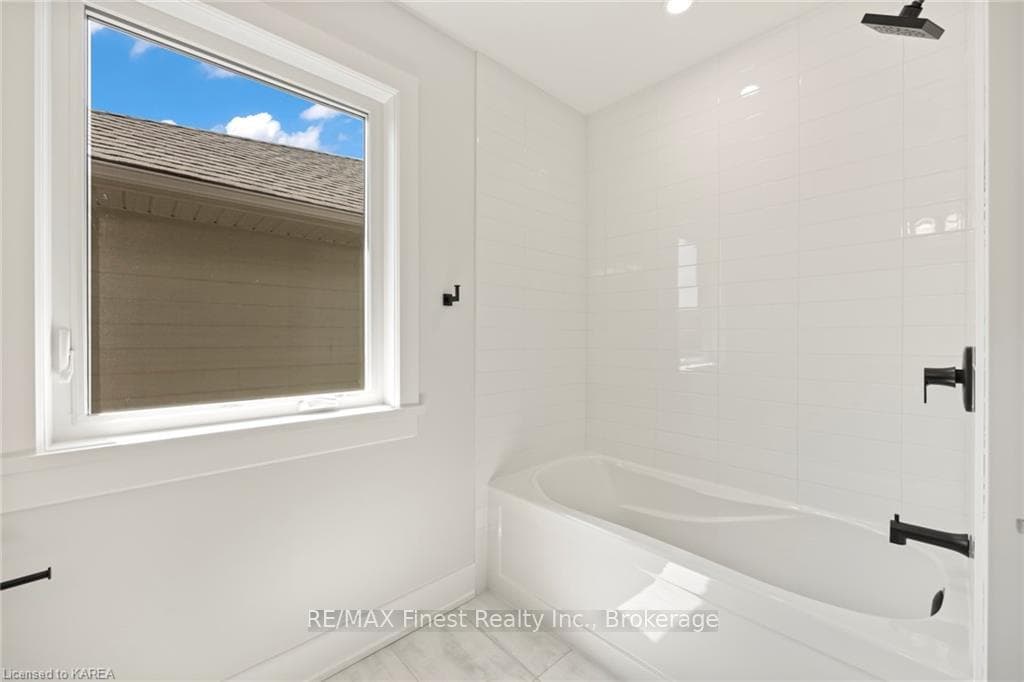 20 PARK Crescent photo 40