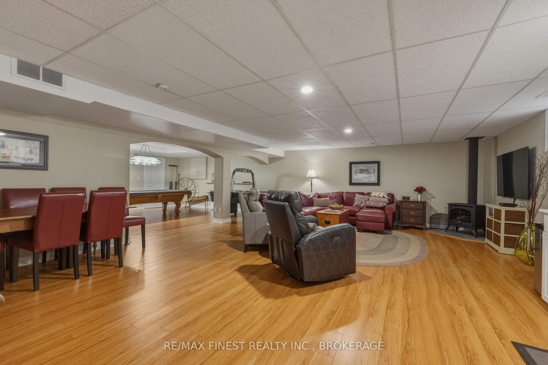 320 Friarhill Crescent photo 31