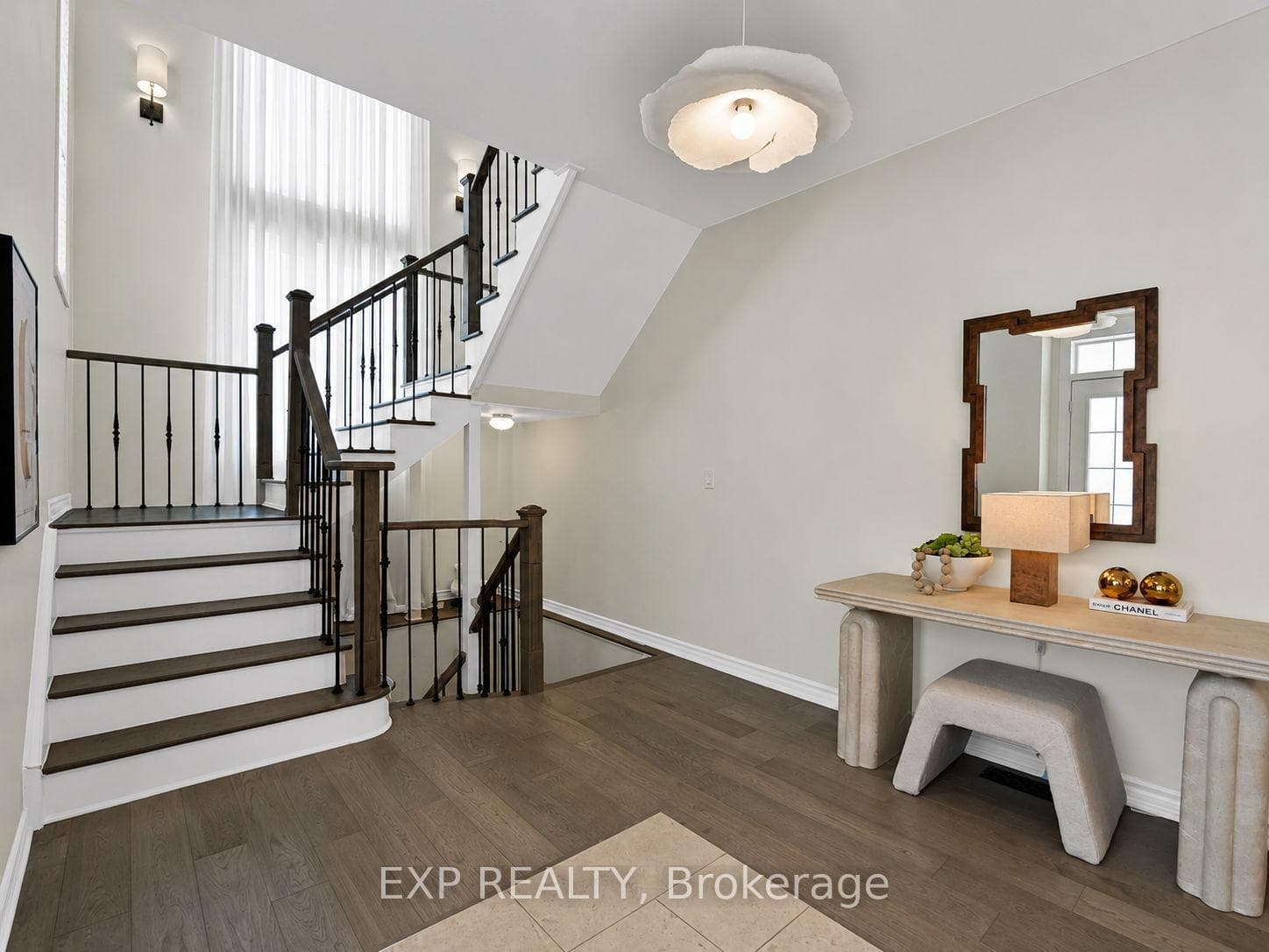 51 Living Crescent photo 19