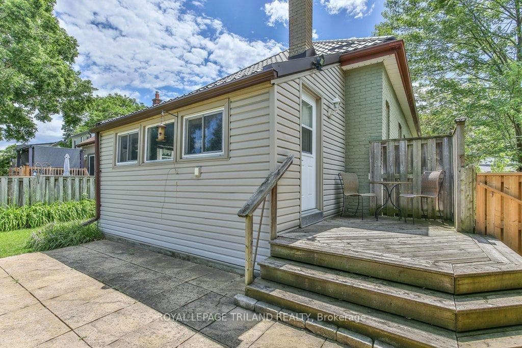 52 EASTMAN Avenue photo 37