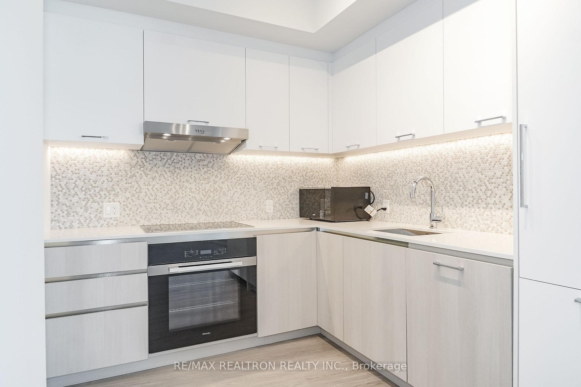 8188 Yonge Street Unit 627 photo 9