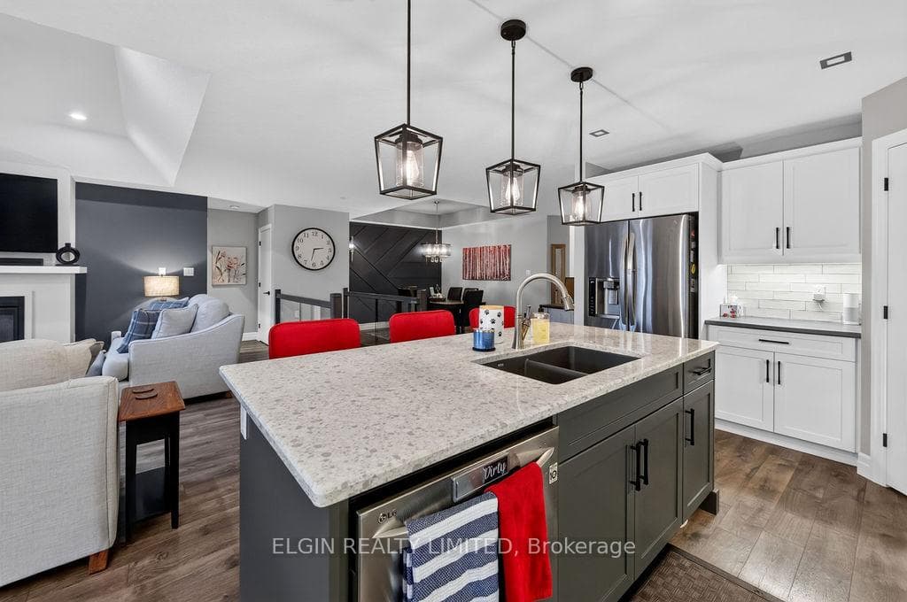 40 Glengariff Drive photo 2