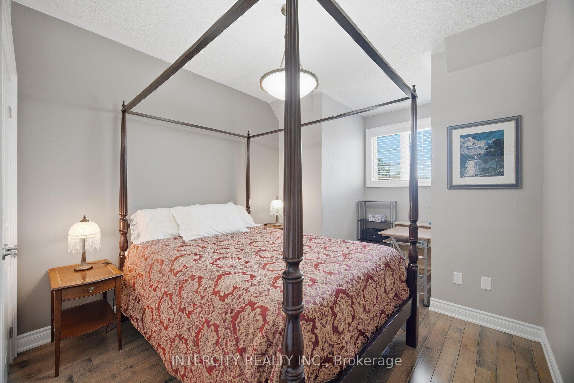 4 Petersen Place photo 31