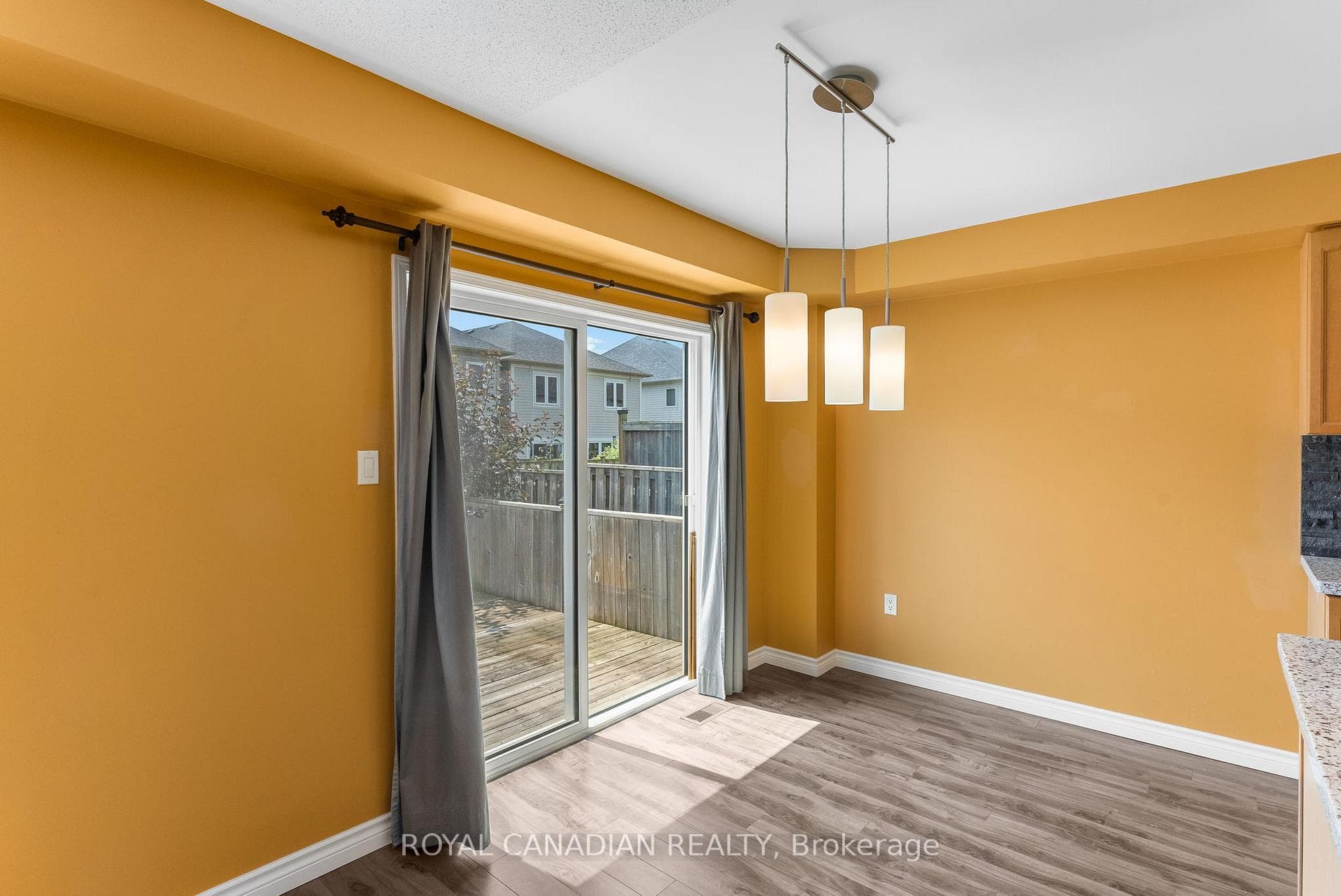 74 Donlevy Crescent photo 10