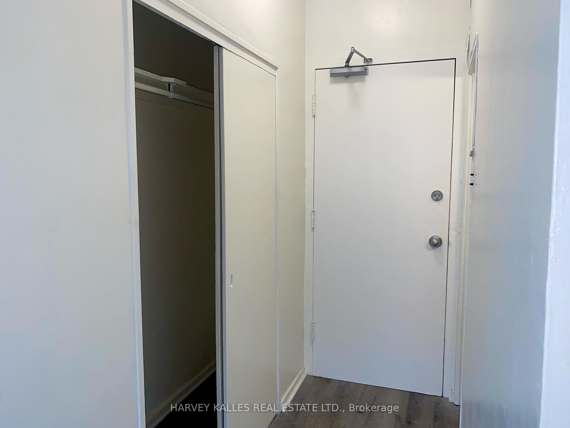 1582 Bathurst Street Unit 107 photo 2