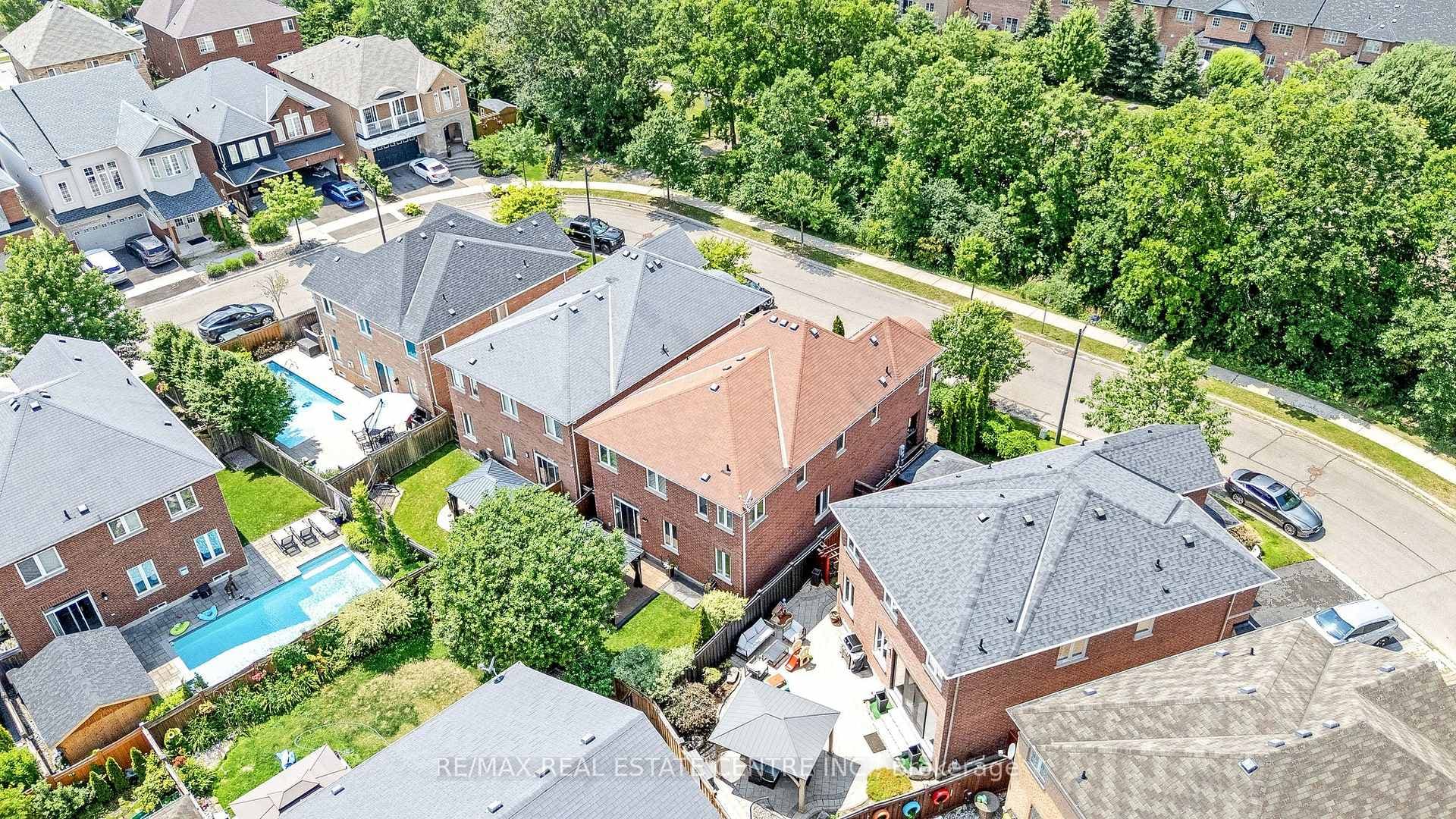 241 Duff Crescent photo 34