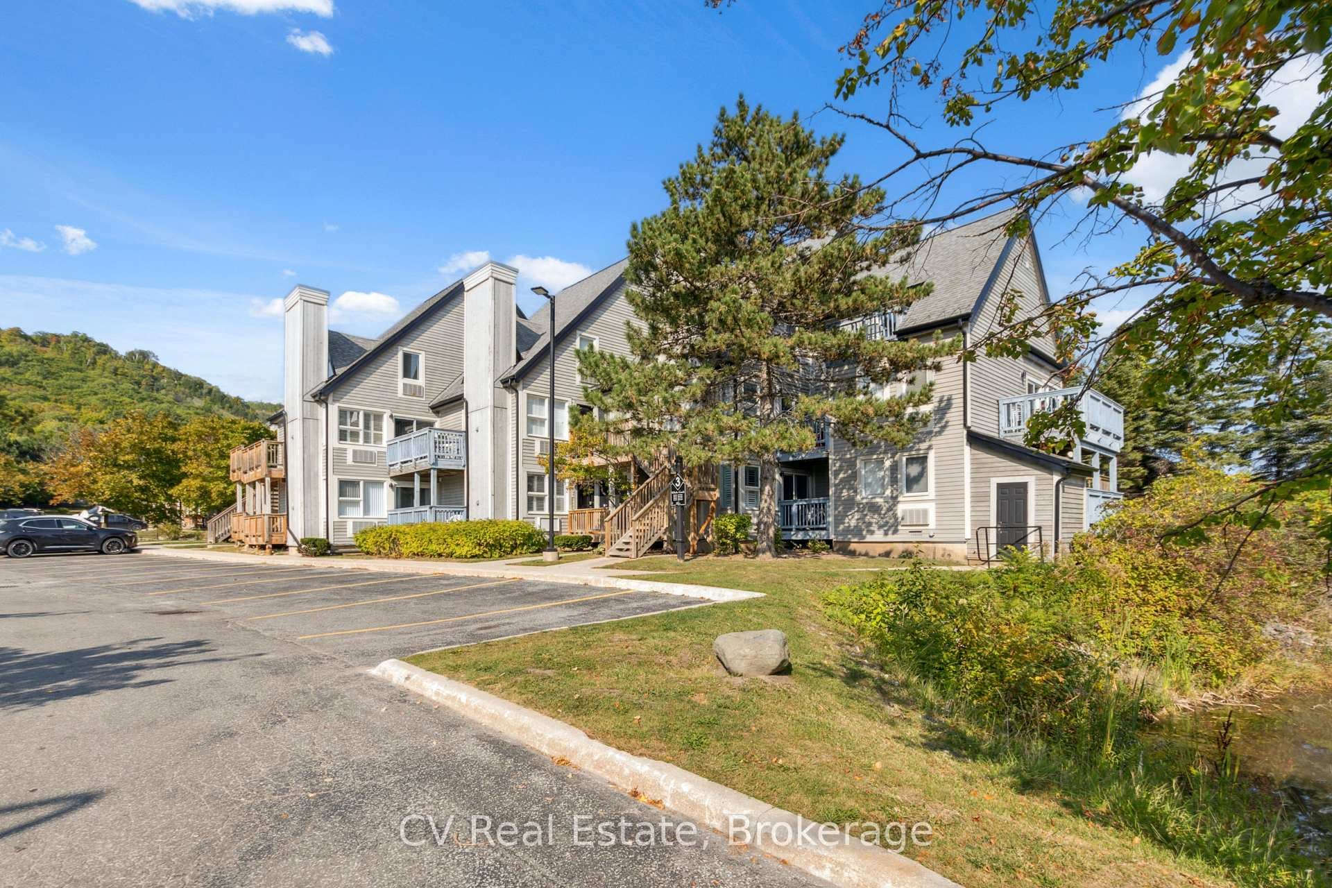 796468 Grey 19 Road Unit 307 photo 3