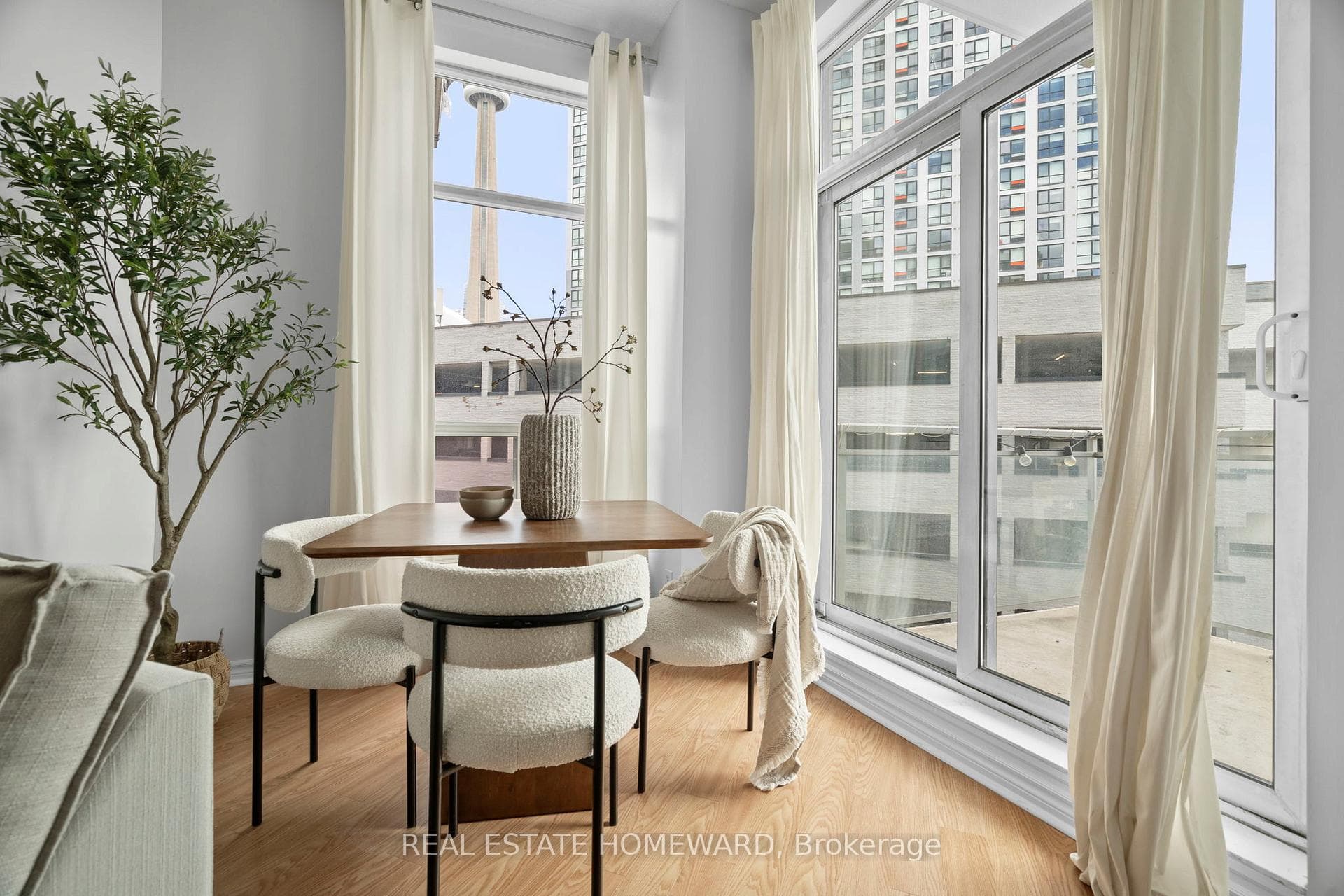 410 Queens Quay Unit 413 photo 16