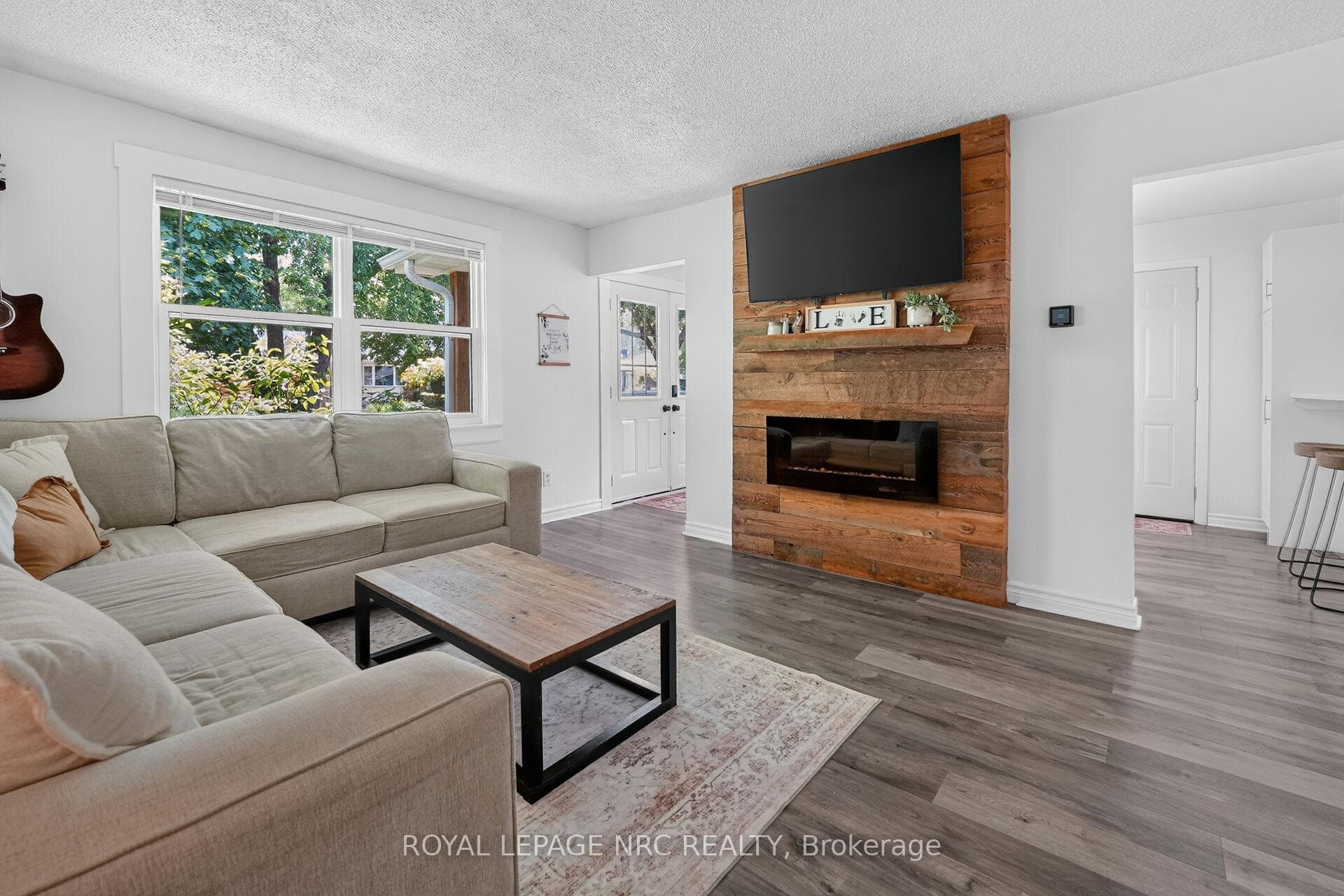 17 Allan Drive photo 4