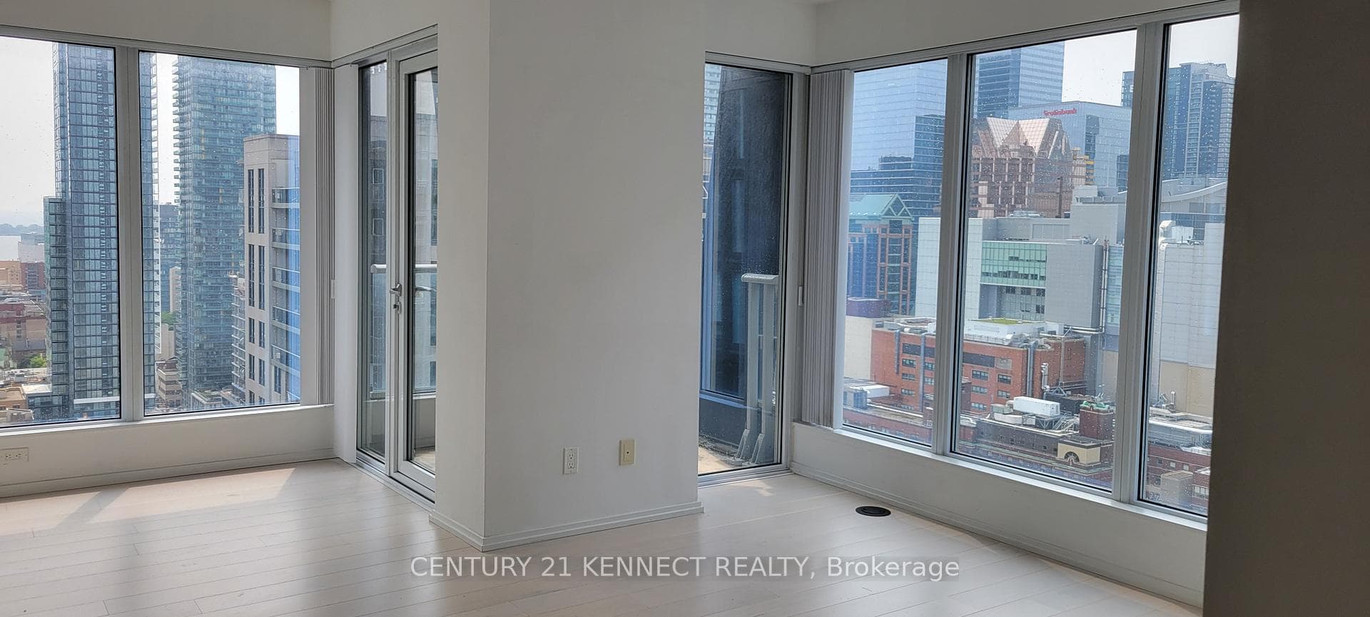 68 Shuter Street Unit 2805 photo 5