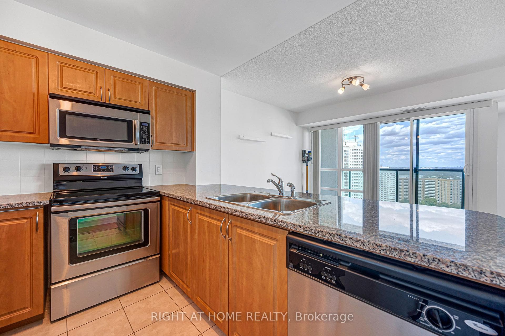 208 Enfield Place Unit #2902 photo 16