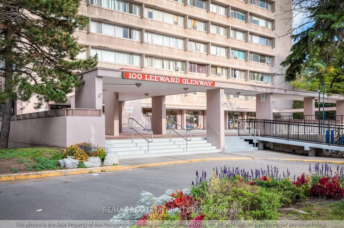100 Leeward Glenway Unit 1401 photo 2