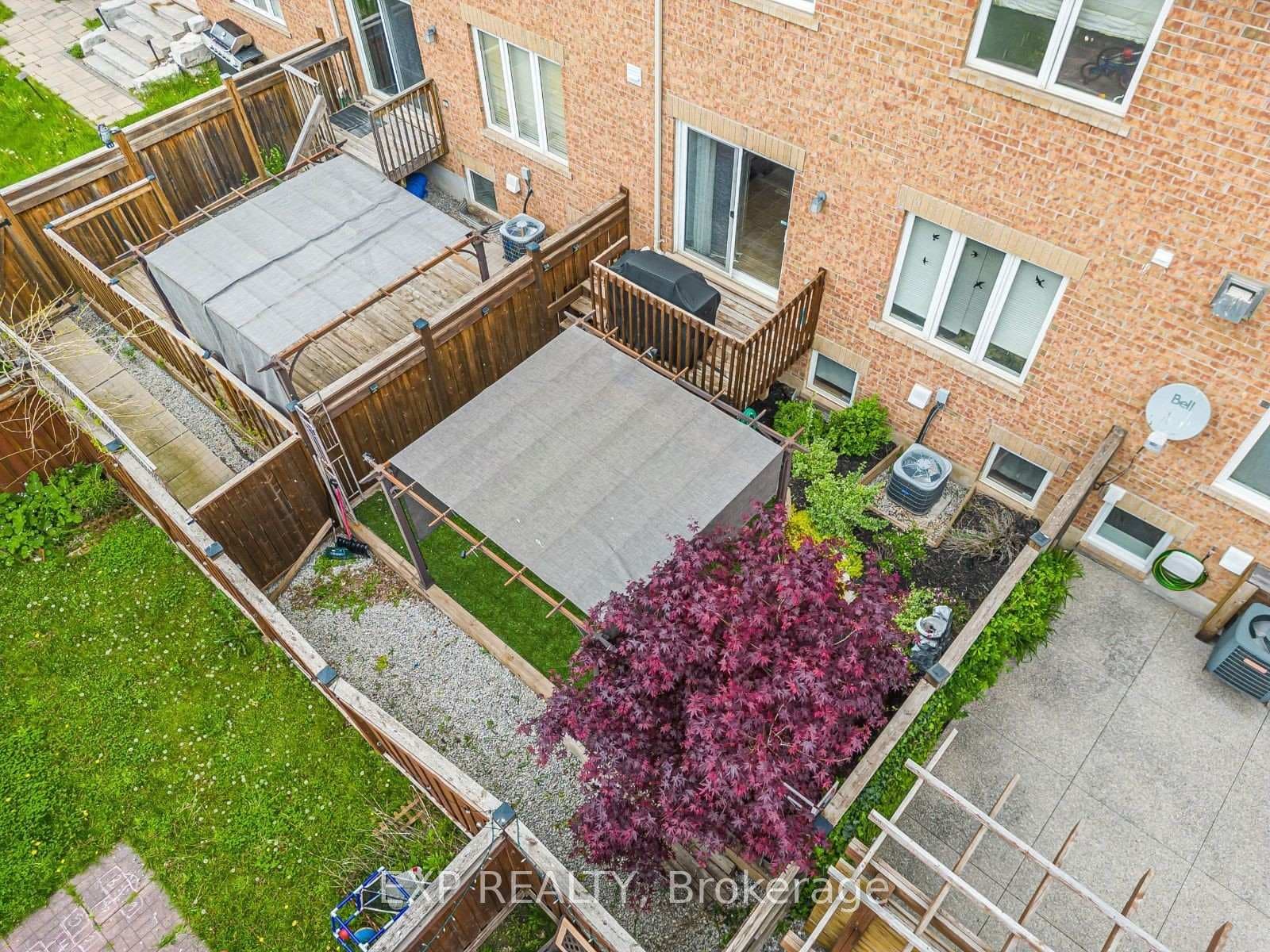 904 Raftis Crescent photo 28