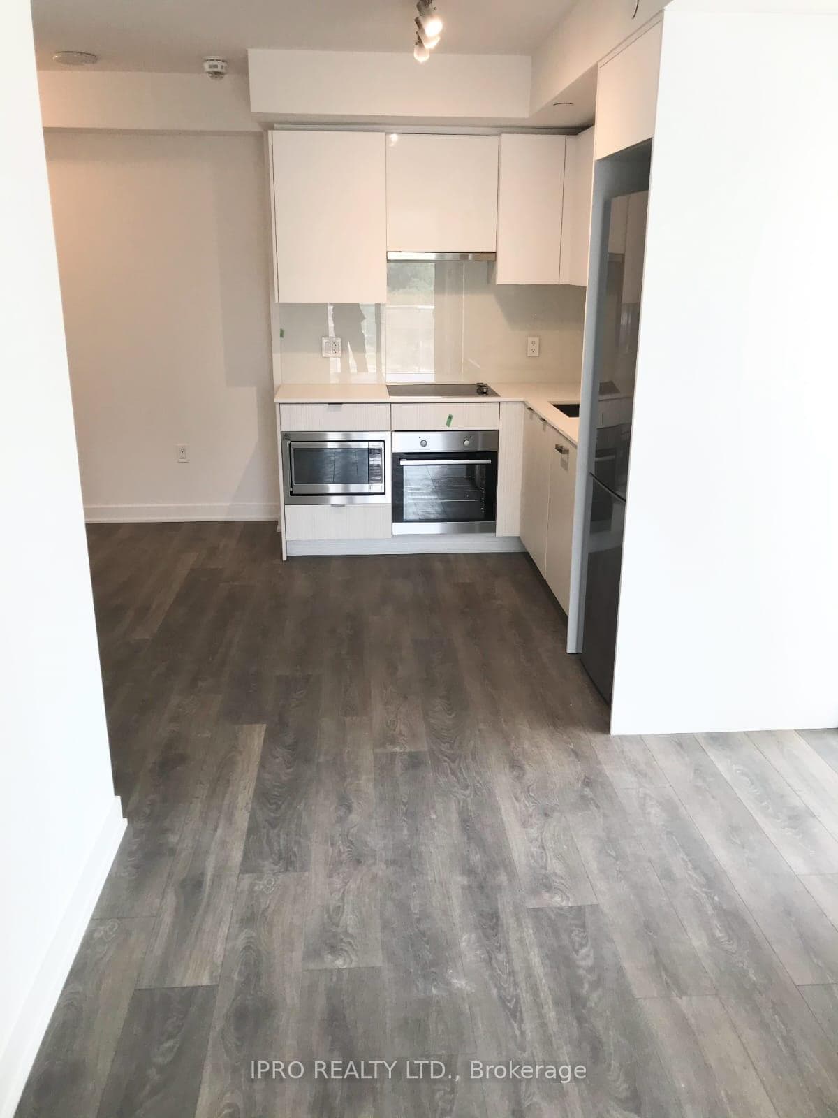 195 Redpath Avenue Unit 712 photo 4